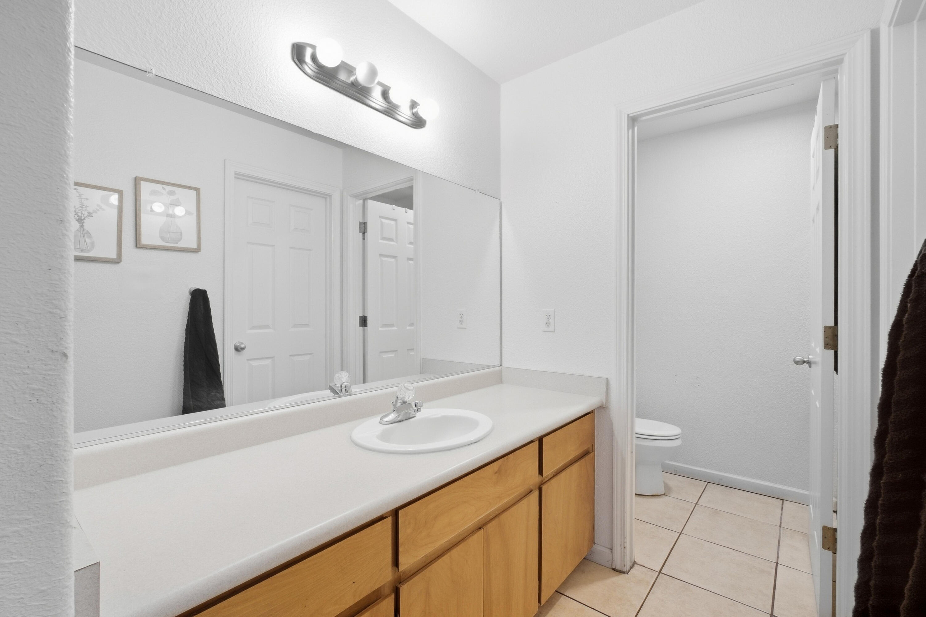 921 Lybarger Ave, Porterville, CA 93257