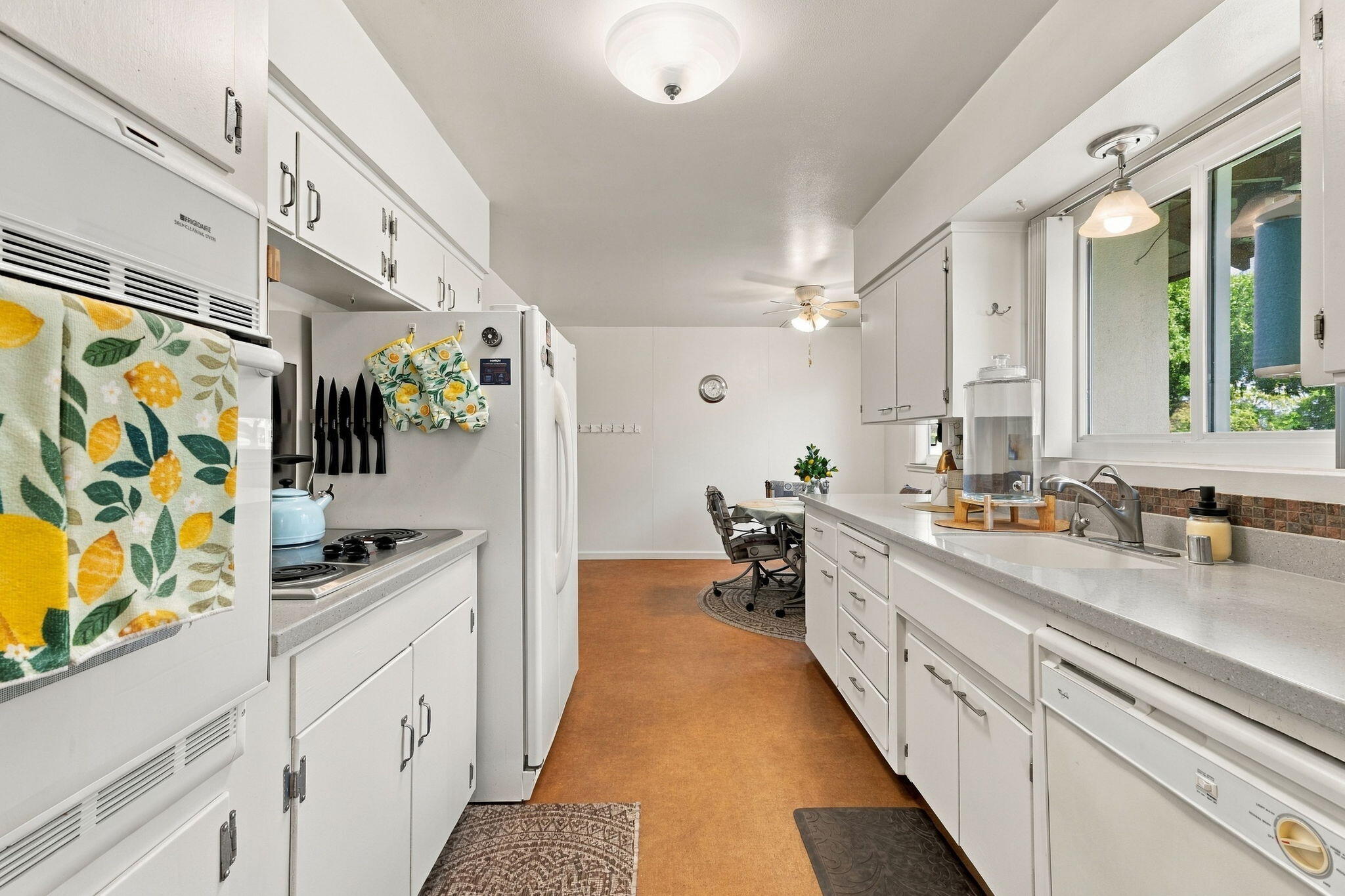 3985 N Tollhouse Rd, Fresno, CA 93726