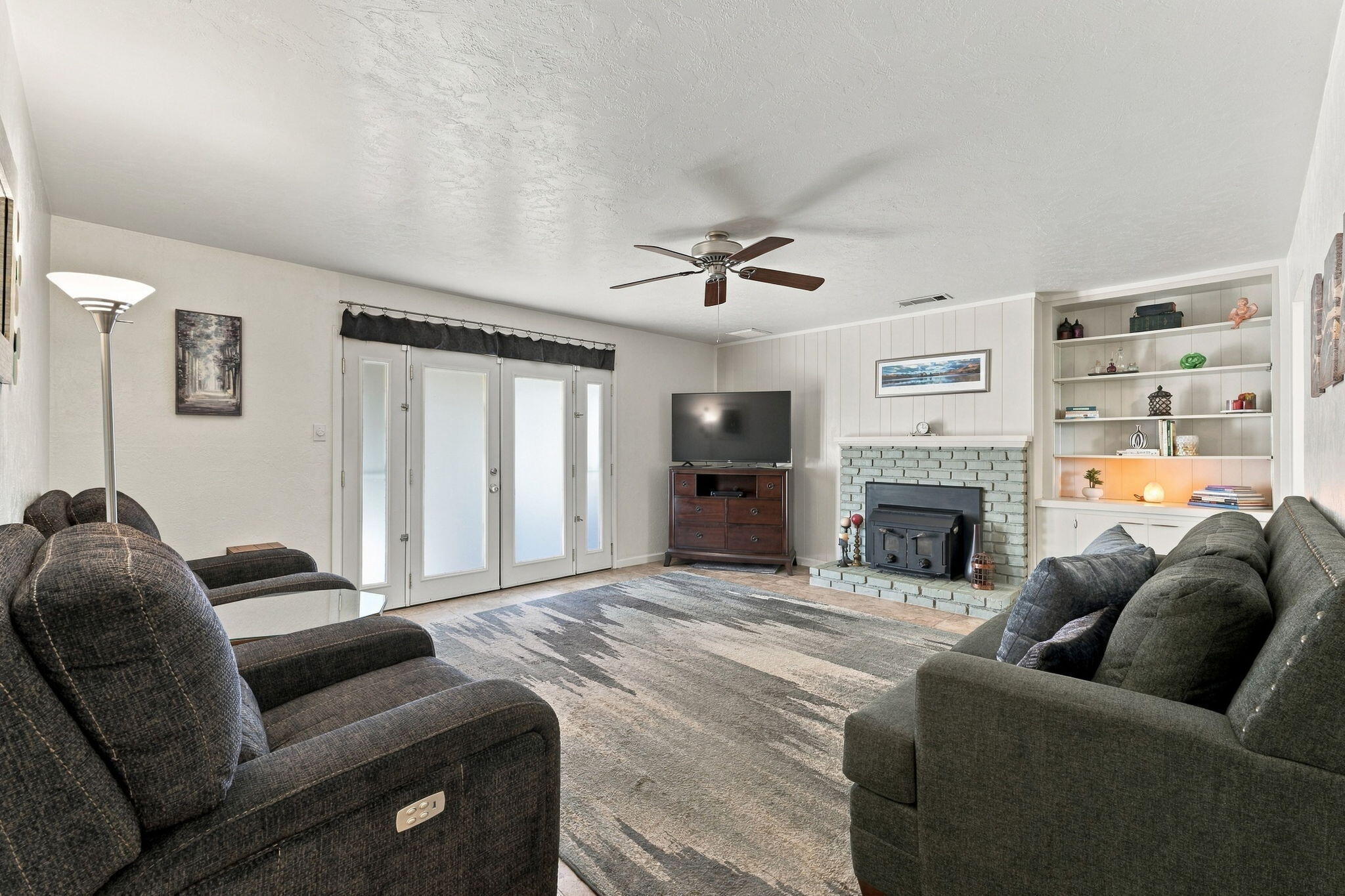 3985 N Tollhouse Rd, Fresno, CA 93726