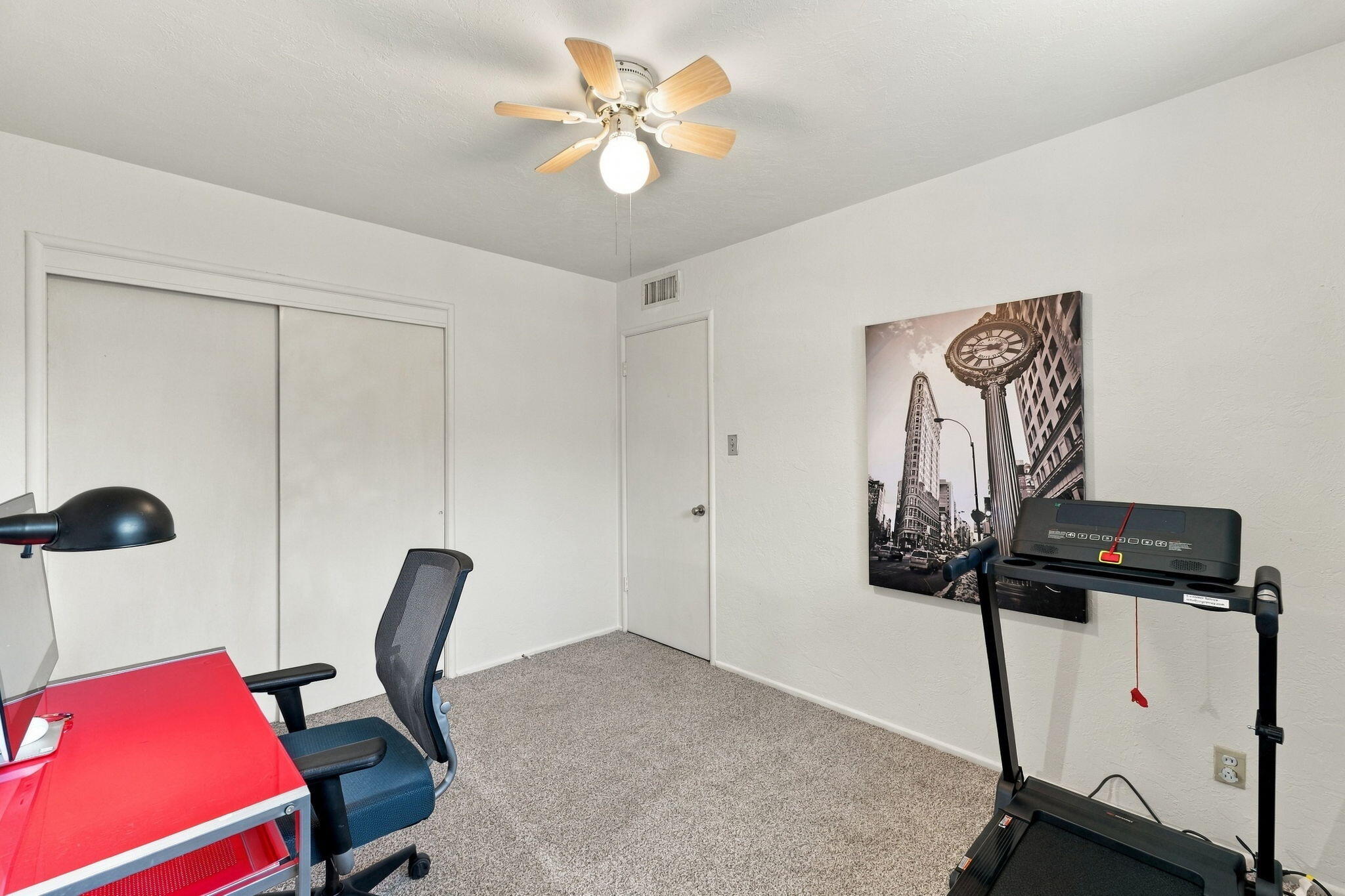 3985 N Tollhouse Rd, Fresno, CA 93726