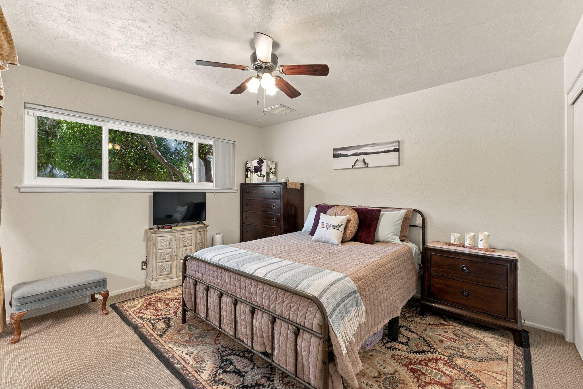 3985 N Tollhouse Rd, Fresno, CA 93726