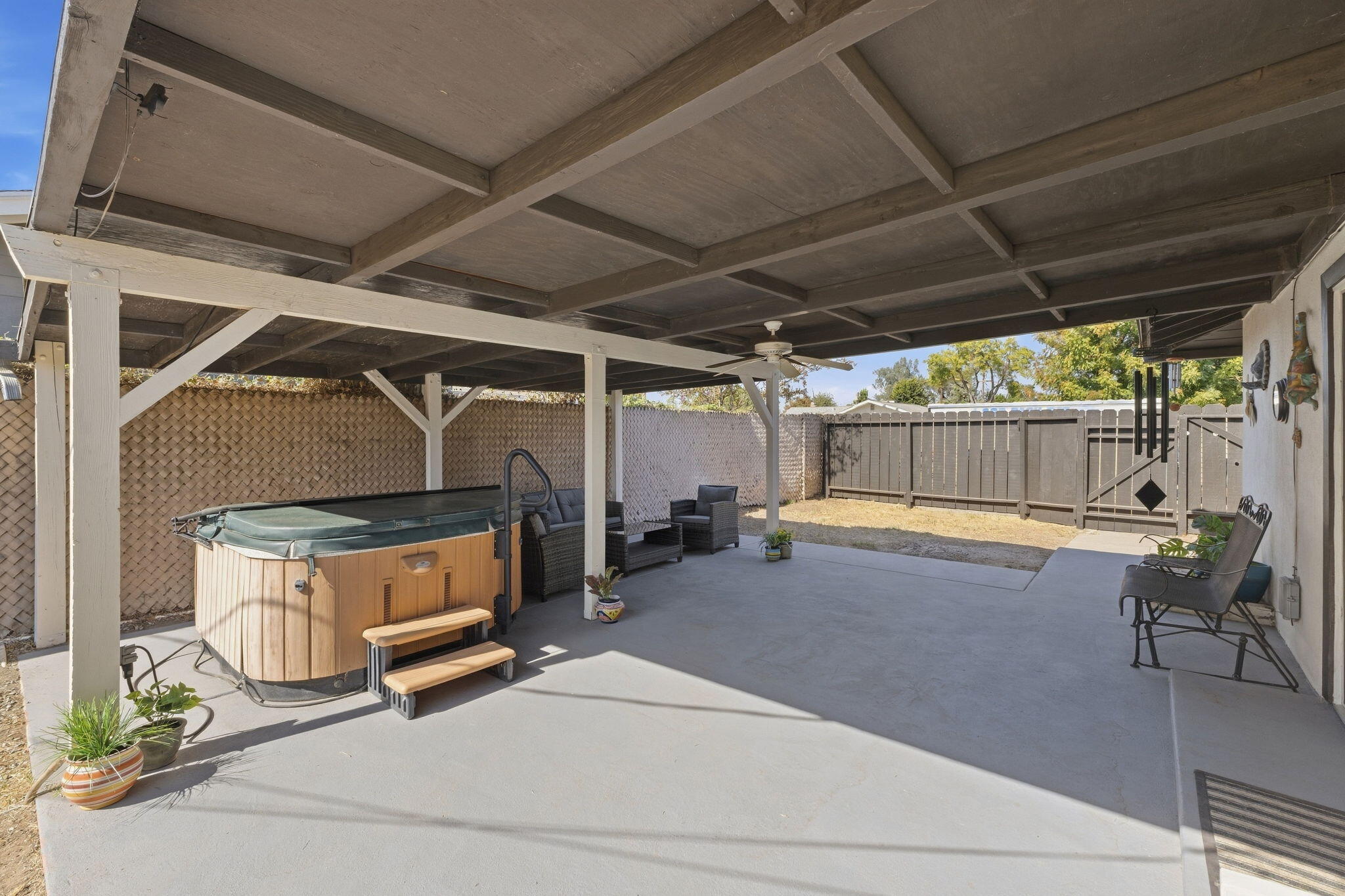 3985 N Tollhouse Rd, Fresno, CA 93726