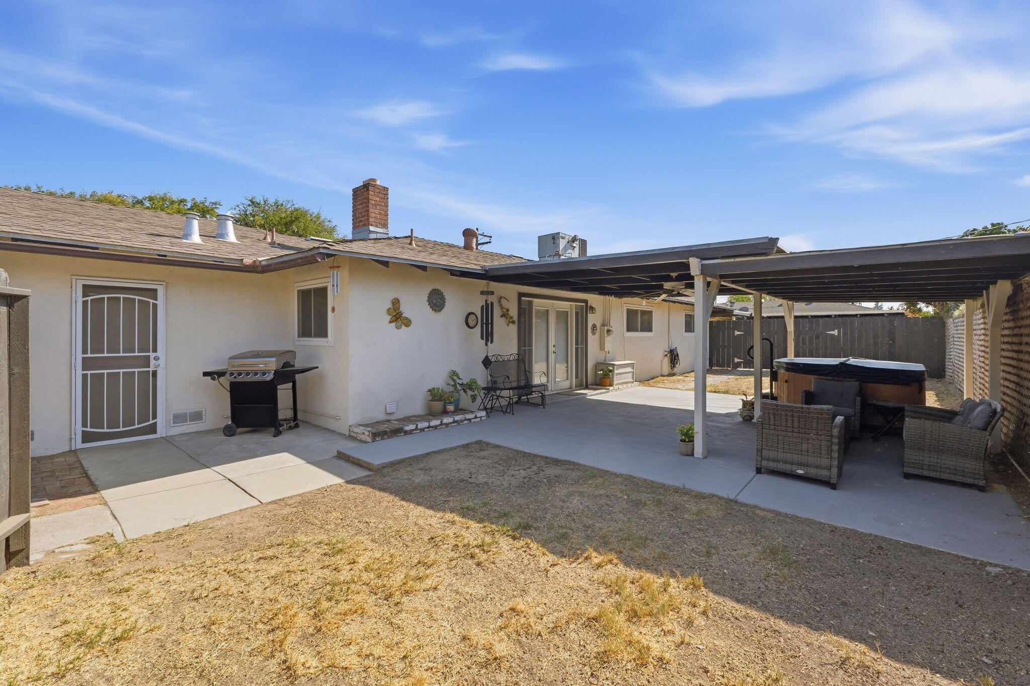 3985 N Tollhouse Rd, Fresno, CA 93726