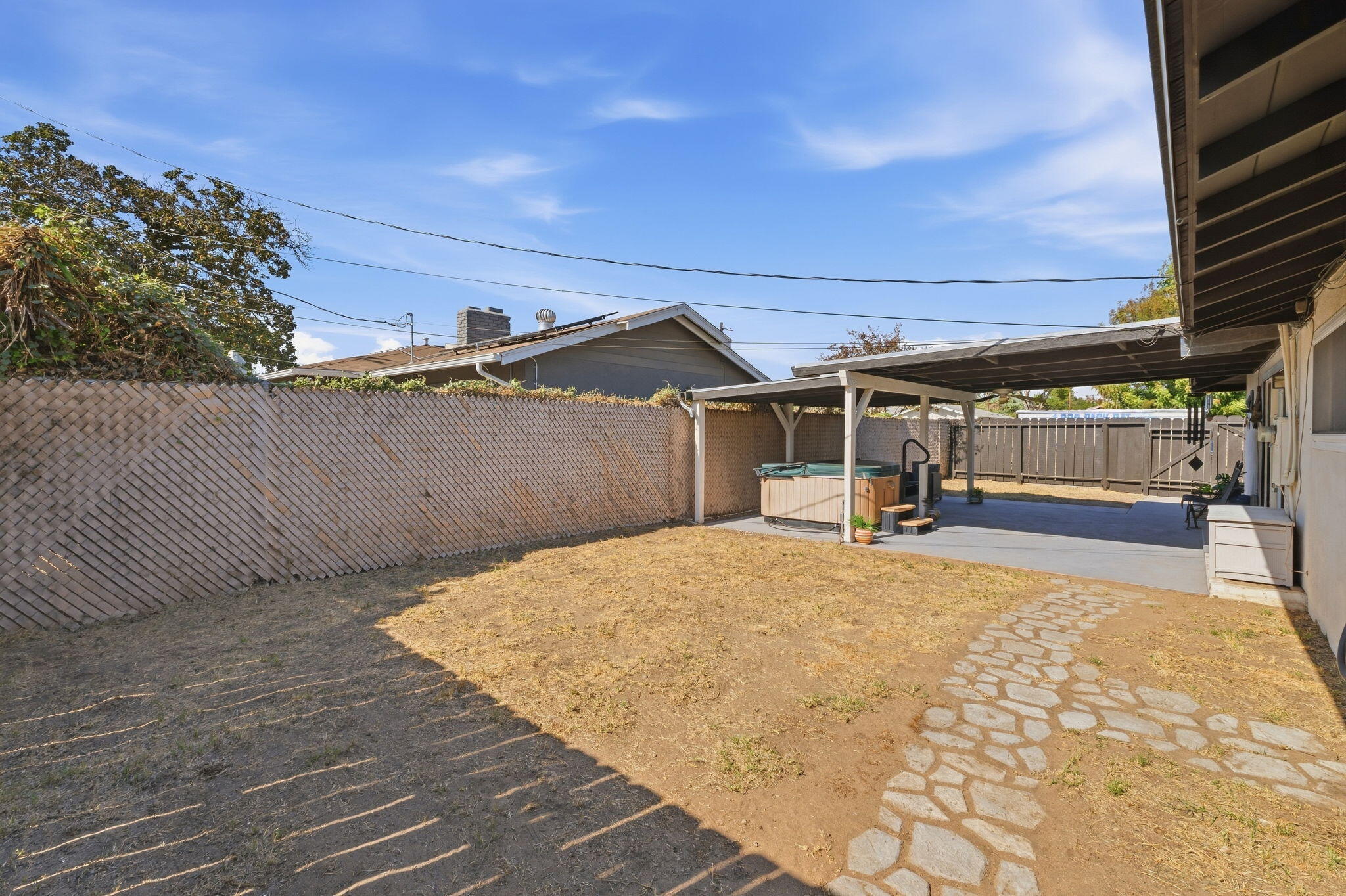3985 N Tollhouse Rd, Fresno, CA 93726