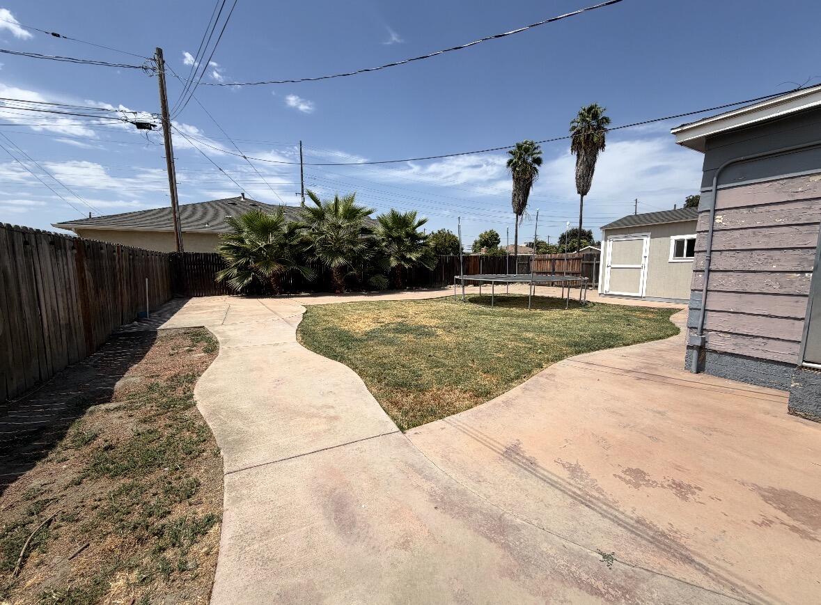 1826 Mckinley Ave, Hanford, CA 93230