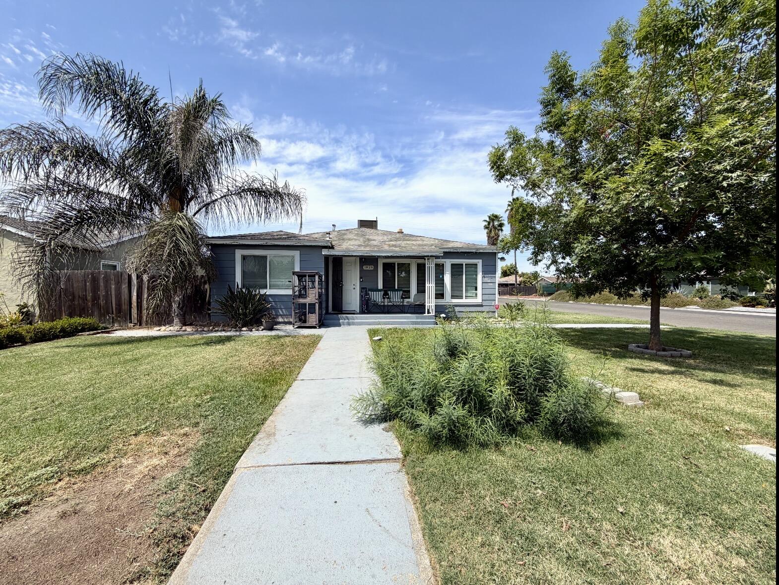 1826 Mckinley Ave, Hanford, CA 93230