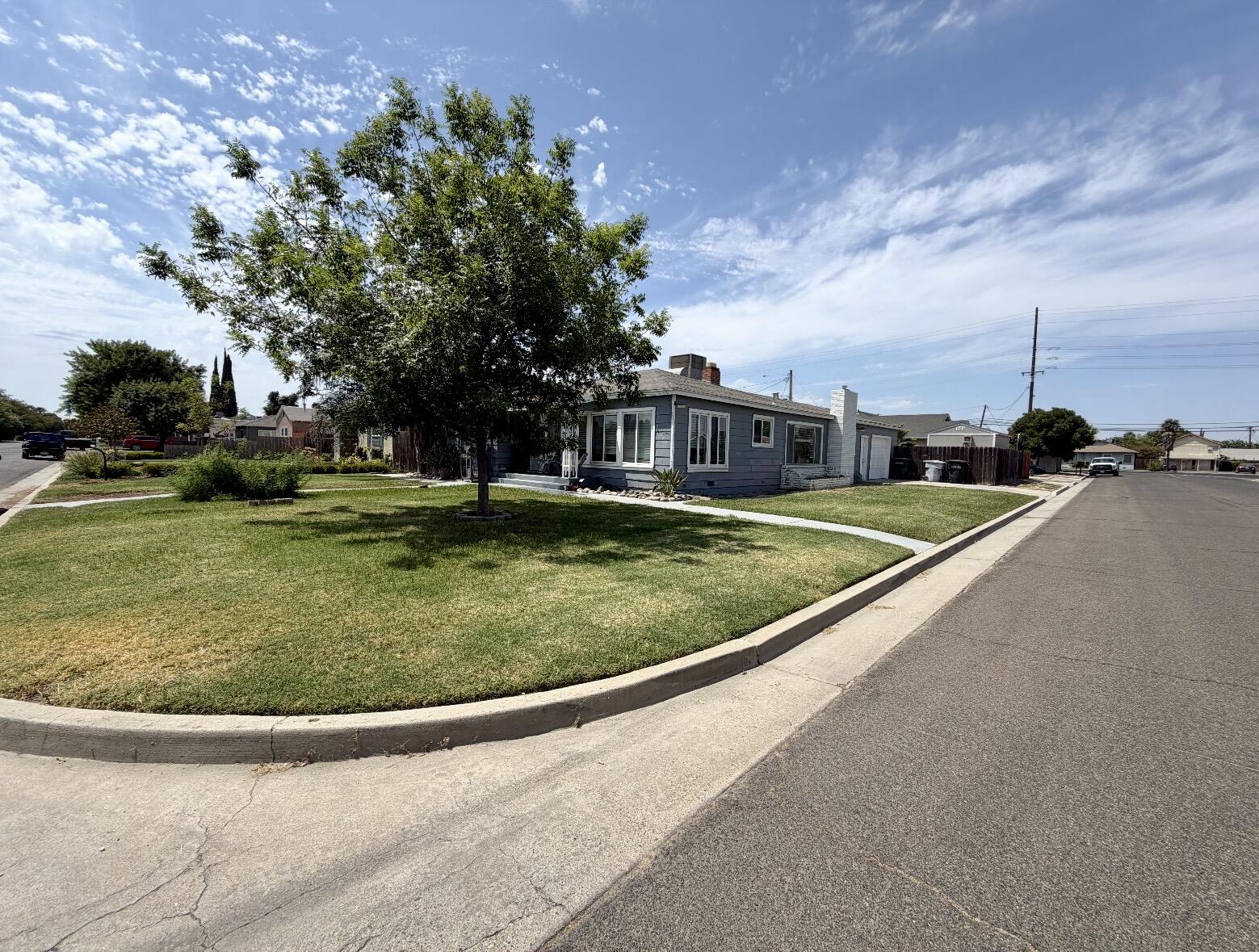 1826 Mckinley Ave, Hanford, CA 93230