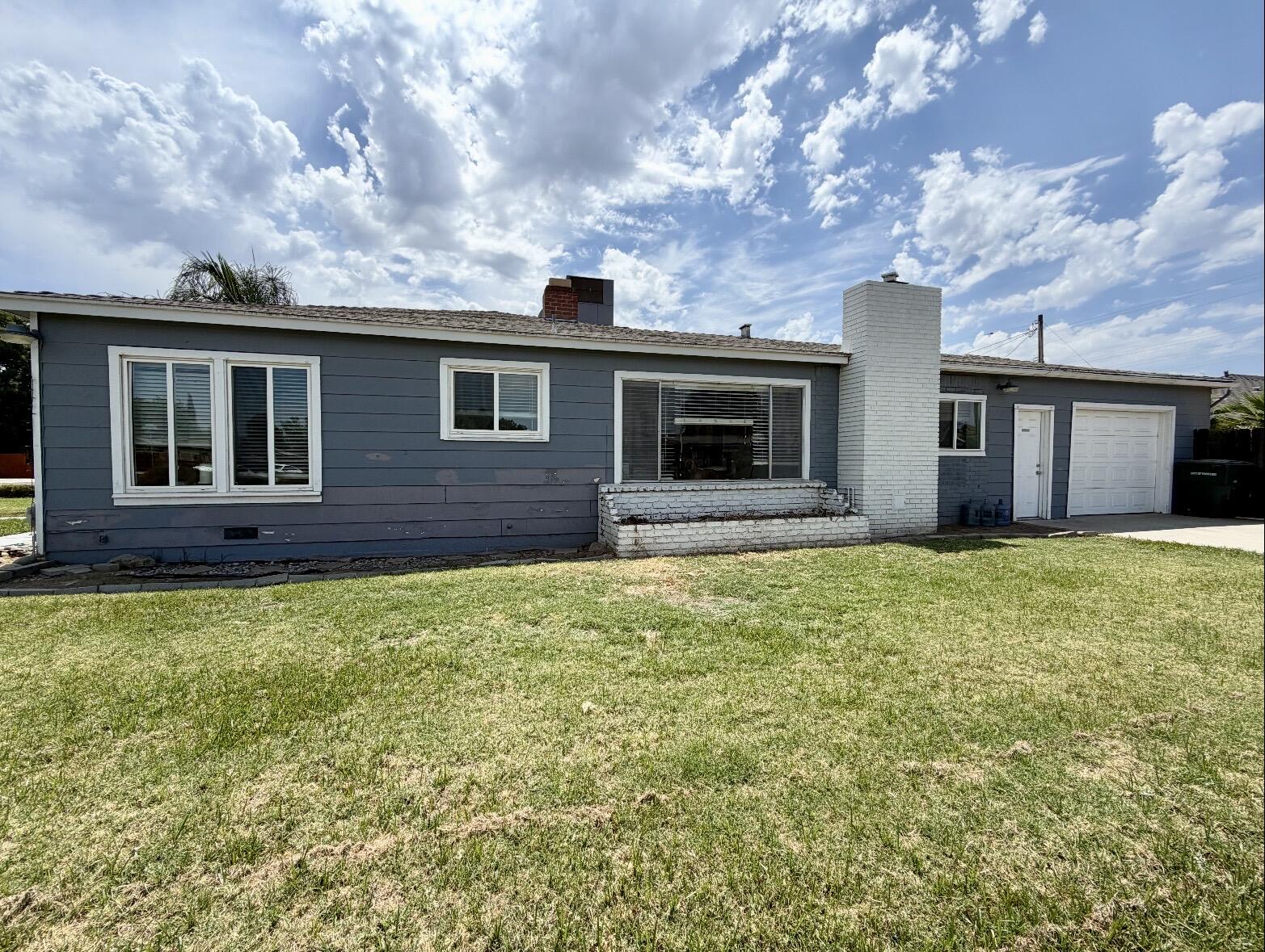 1826 Mckinley Ave, Hanford, CA 93230
