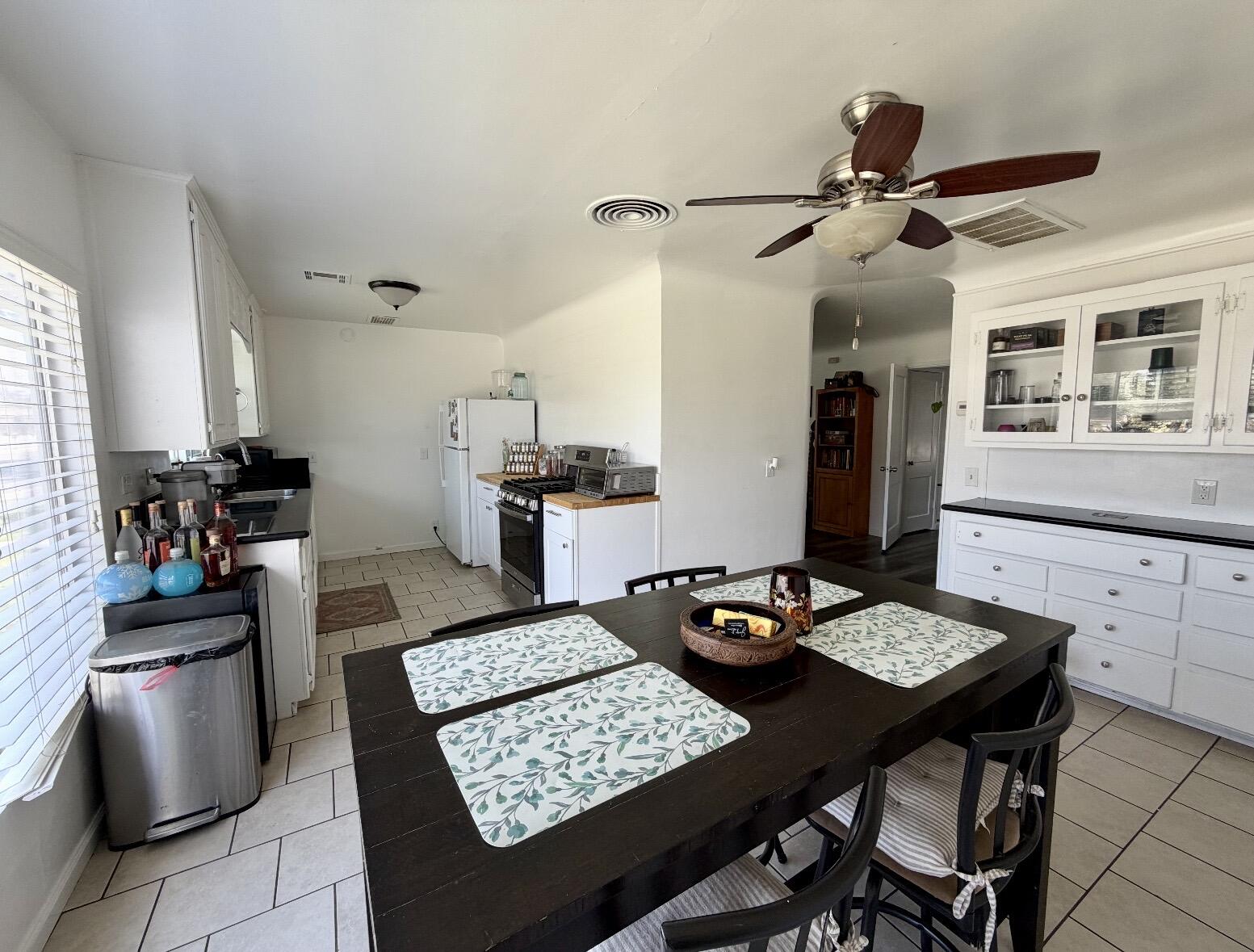 1826 Mckinley Ave, Hanford, CA 93230