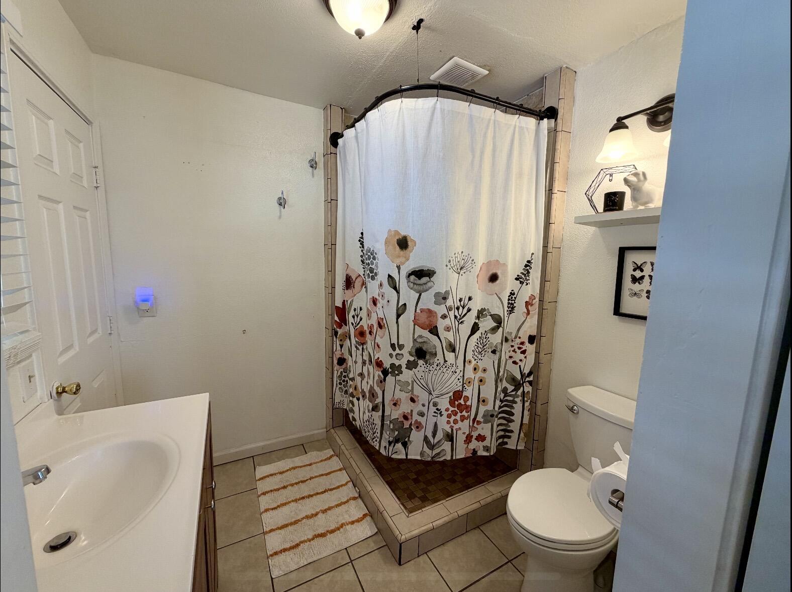 1826 Mckinley Ave, Hanford, CA 93230