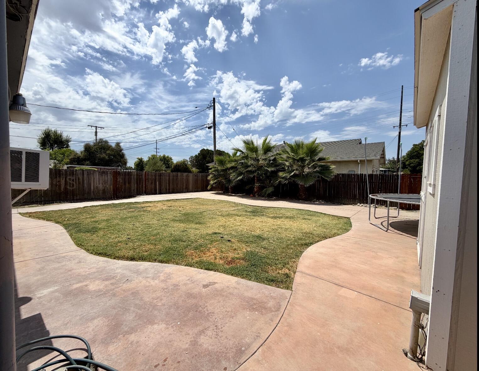 1826 Mckinley Ave, Hanford, CA 93230