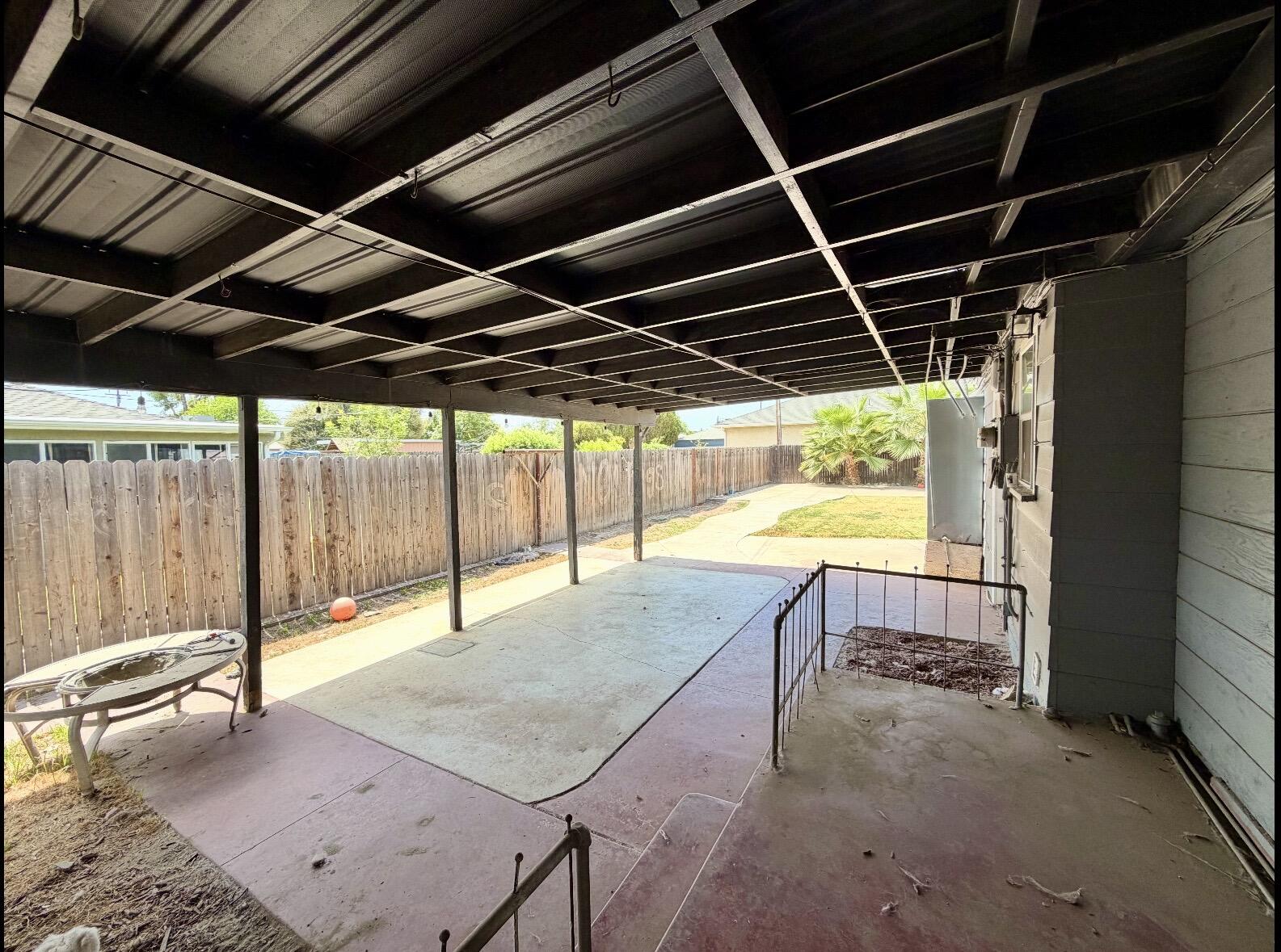 1826 Mckinley Ave, Hanford, CA 93230