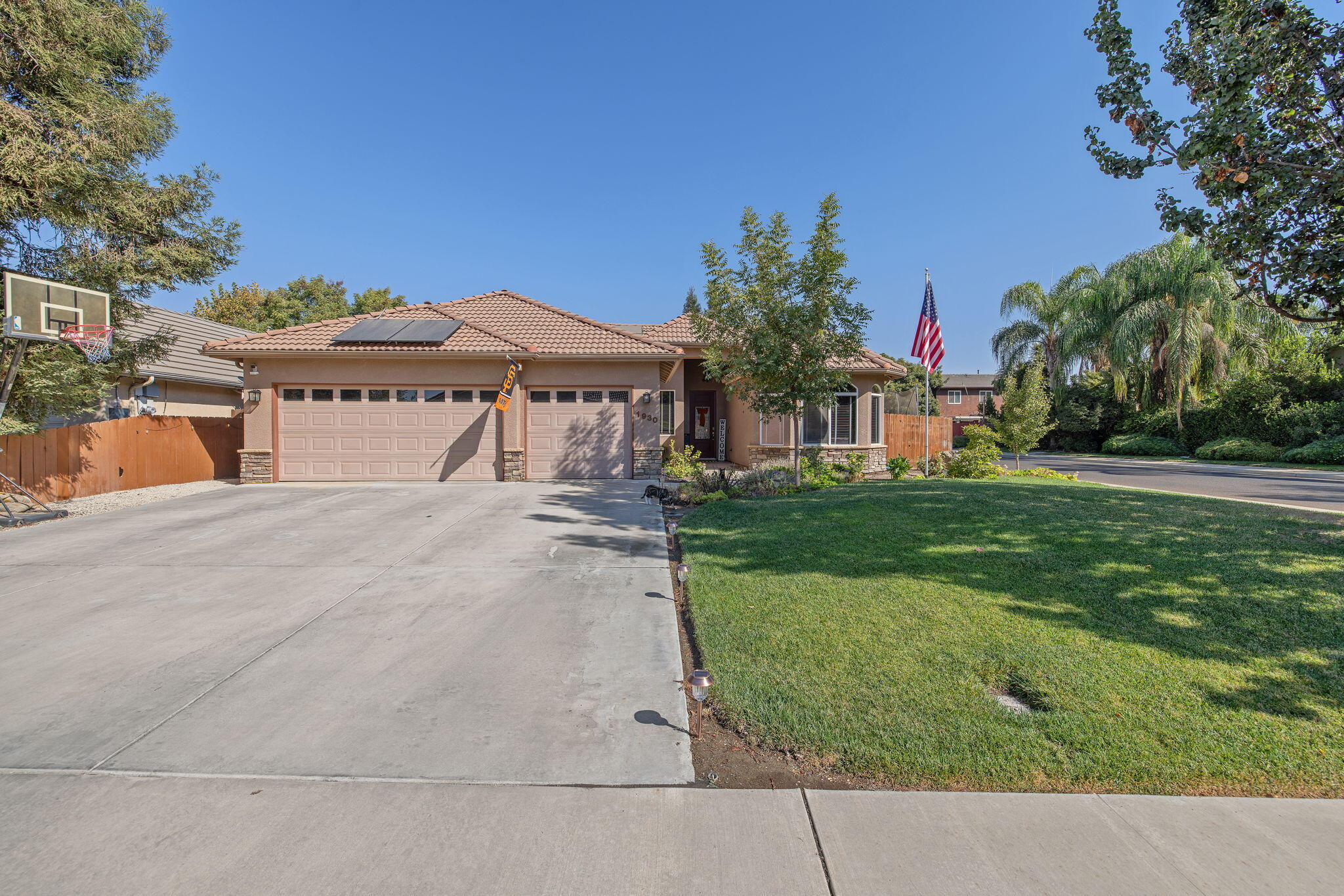 1930 E Monte Vista Ave, Visalia, CA 93292