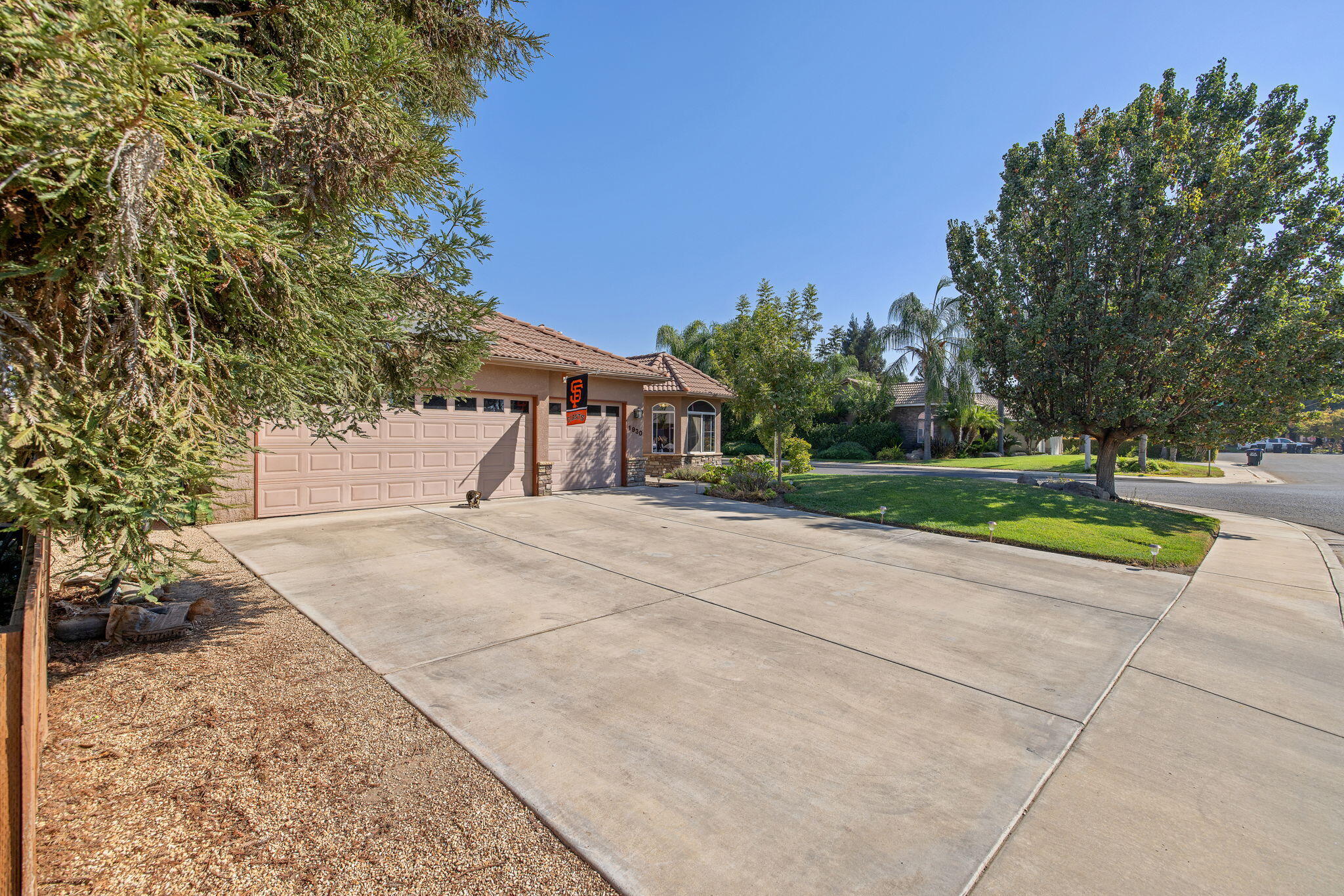 1930 E Monte Vista Ave, Visalia, CA 93292