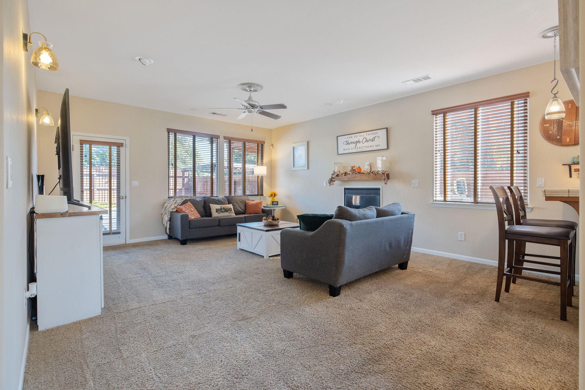 1930 E Monte Vista Ave, Visalia, CA 93292