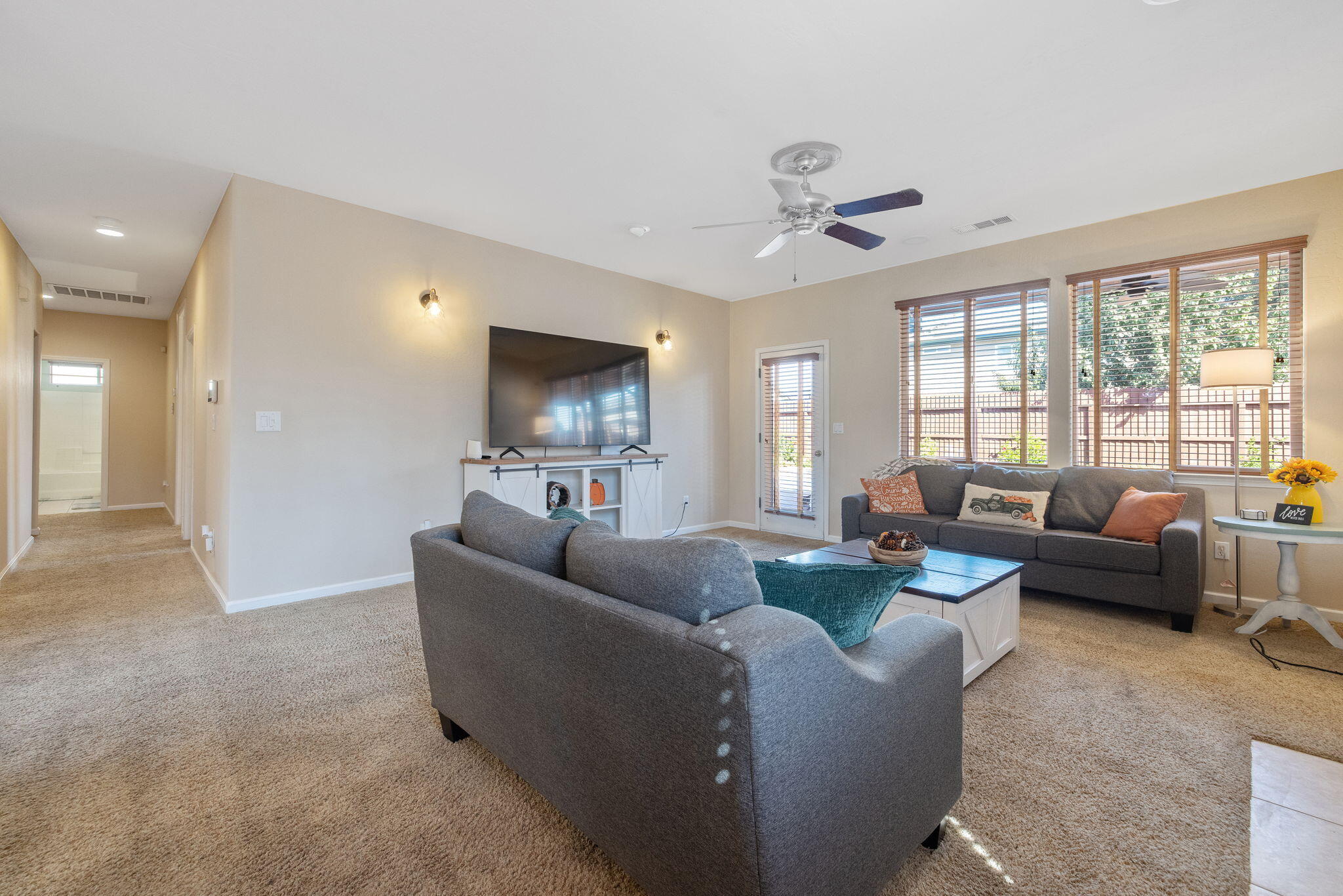 1930 E Monte Vista Ave, Visalia, CA 93292