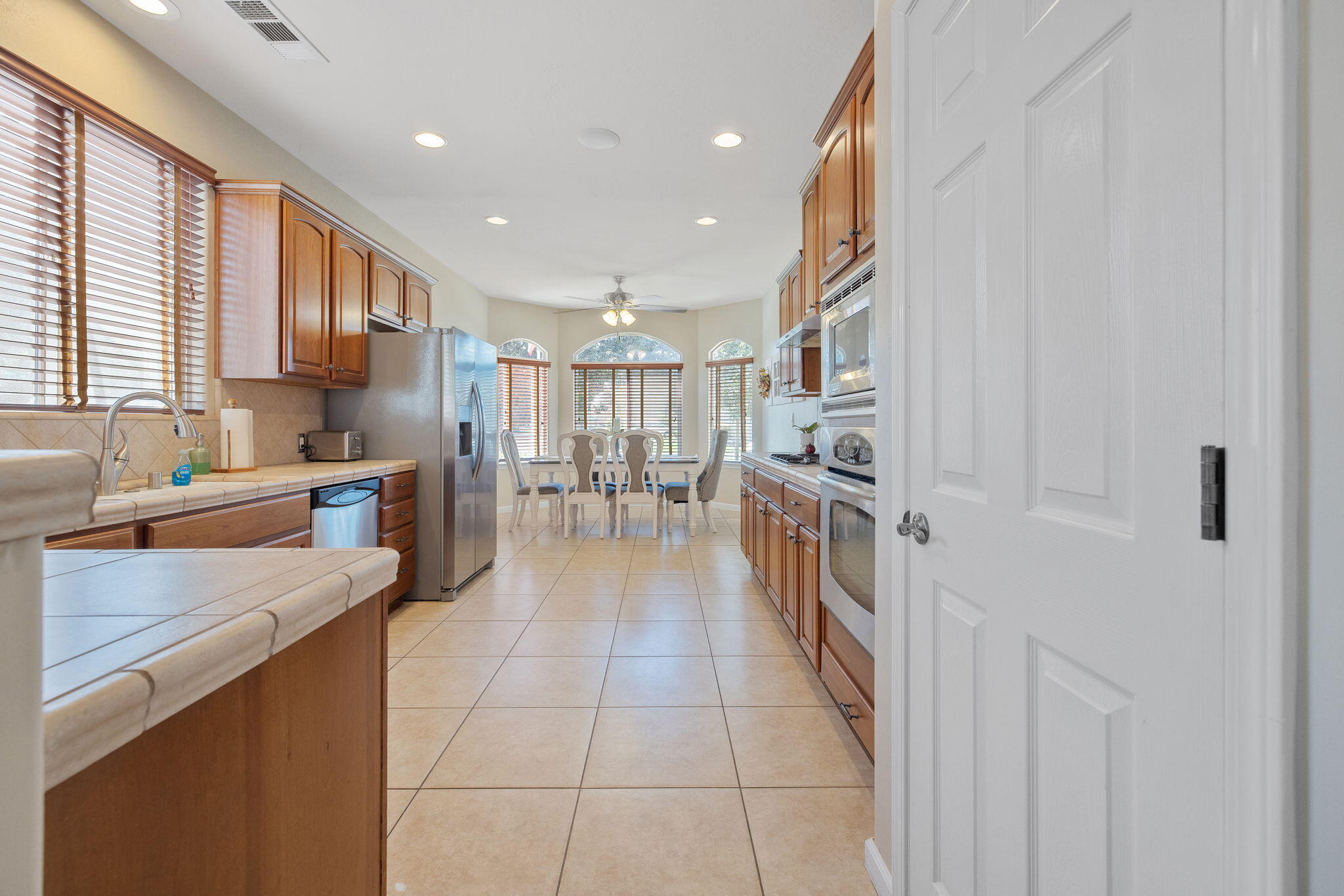 1930 E Monte Vista Ave, Visalia, CA 93292