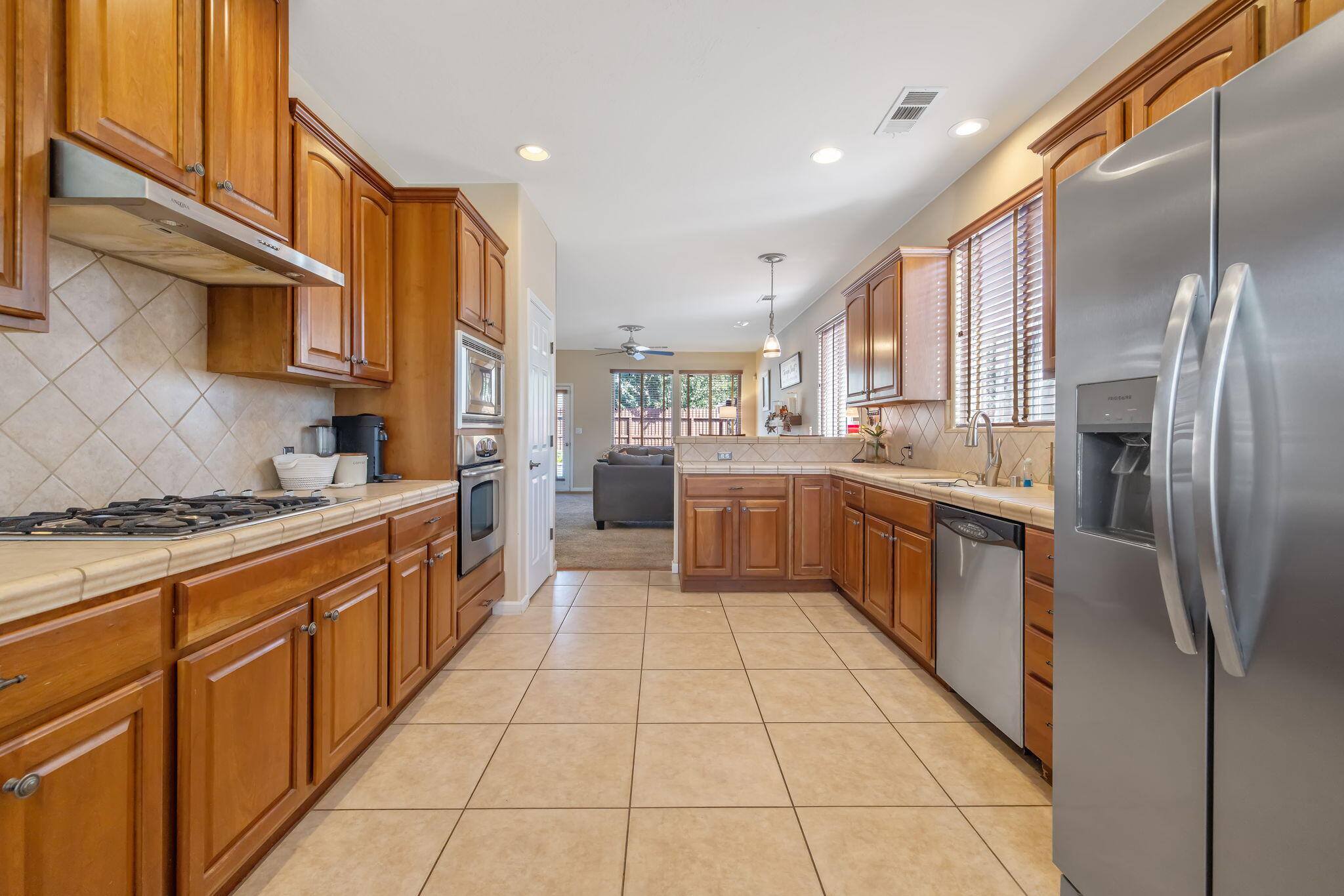 1930 E Monte Vista Ave, Visalia, CA 93292