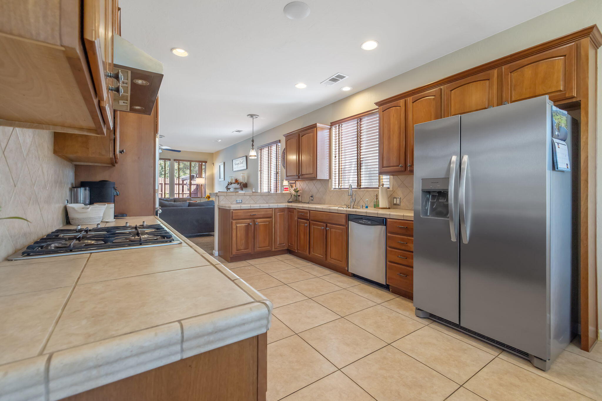 1930 E Monte Vista Ave, Visalia, CA 93292