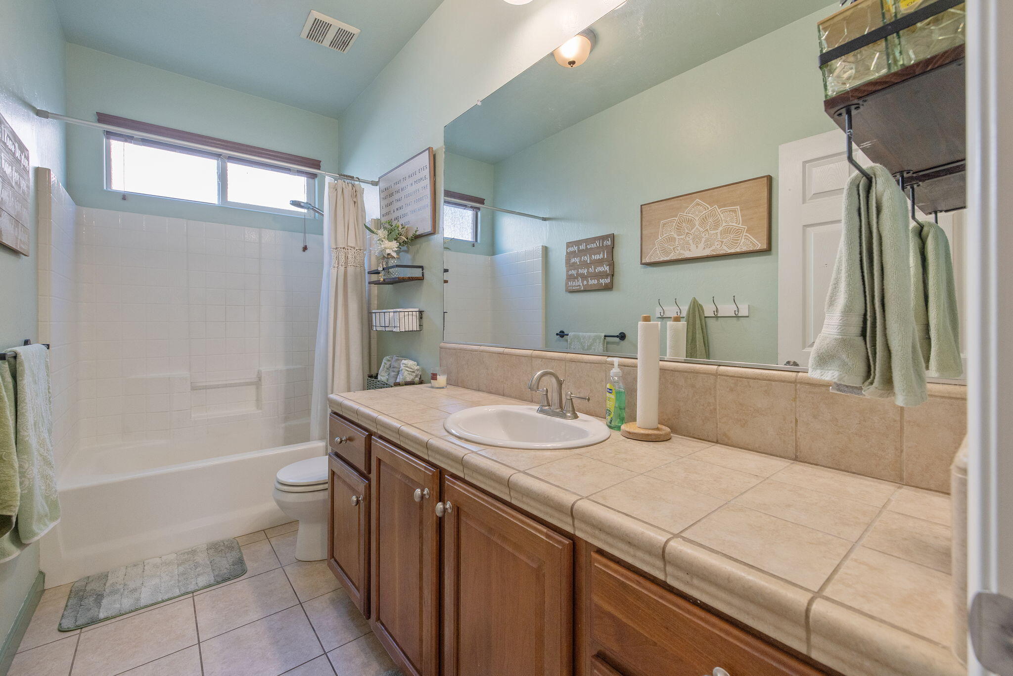 1930 E Monte Vista Ave, Visalia, CA 93292