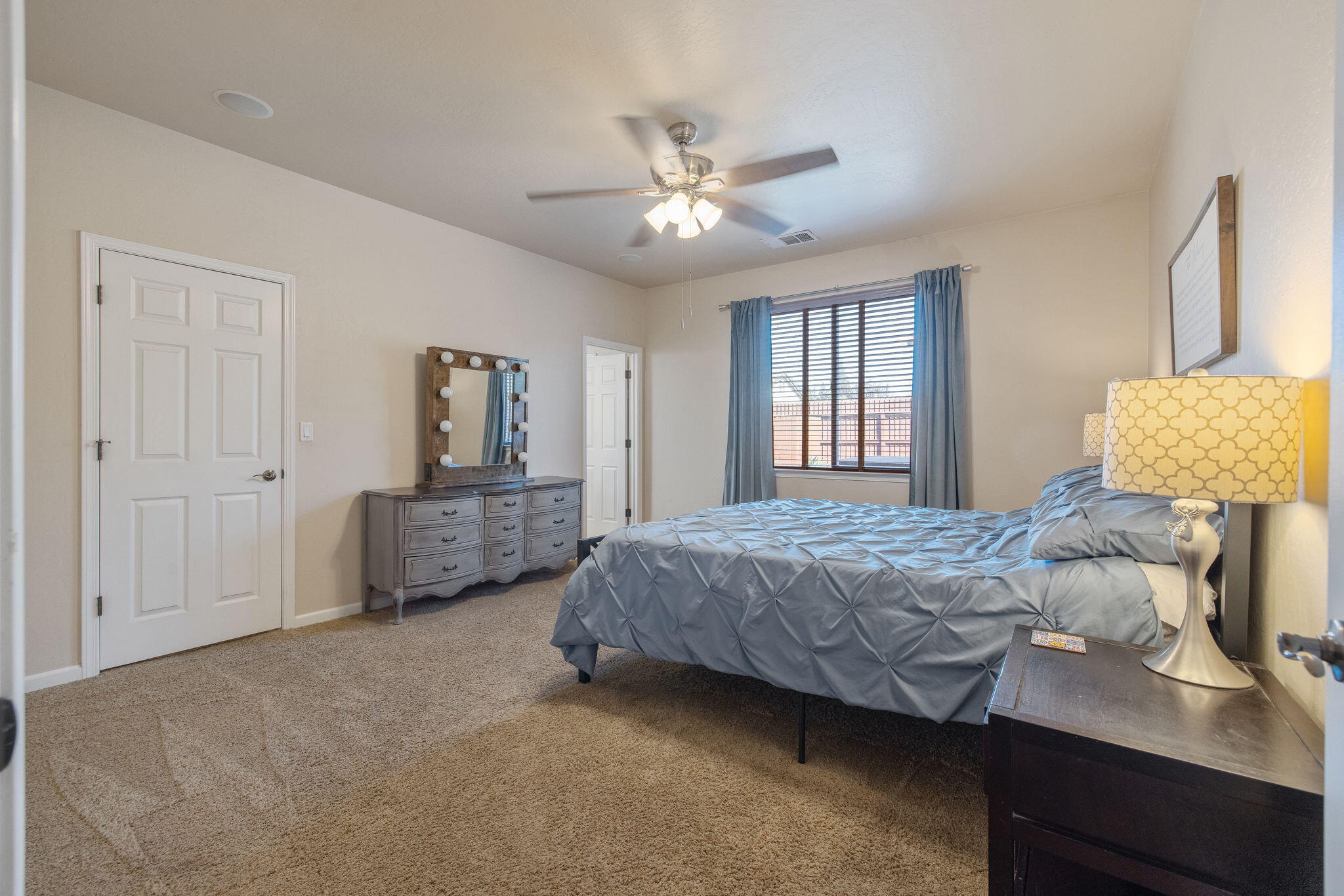 1930 E Monte Vista Ave, Visalia, CA 93292
