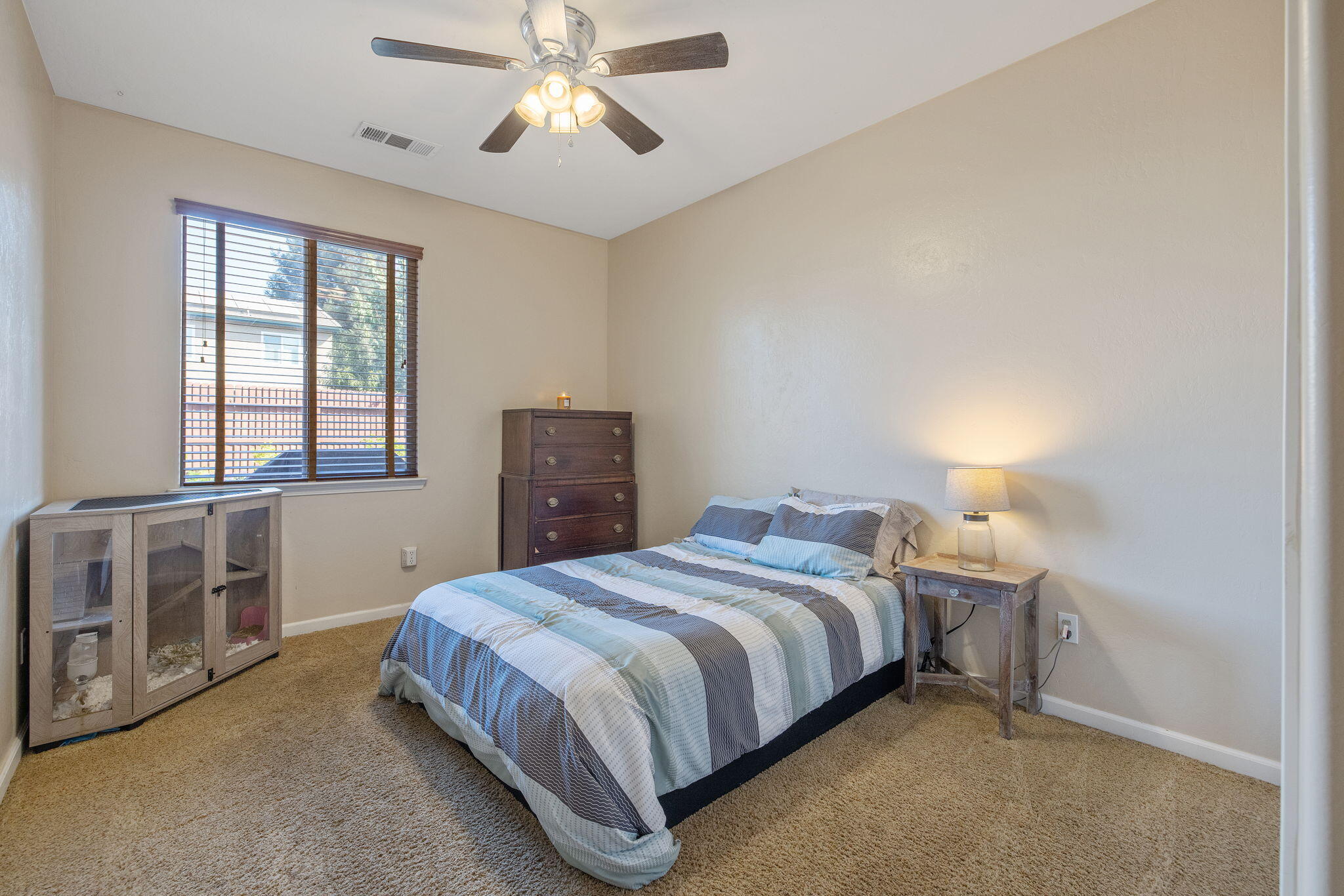1930 E Monte Vista Ave, Visalia, CA 93292