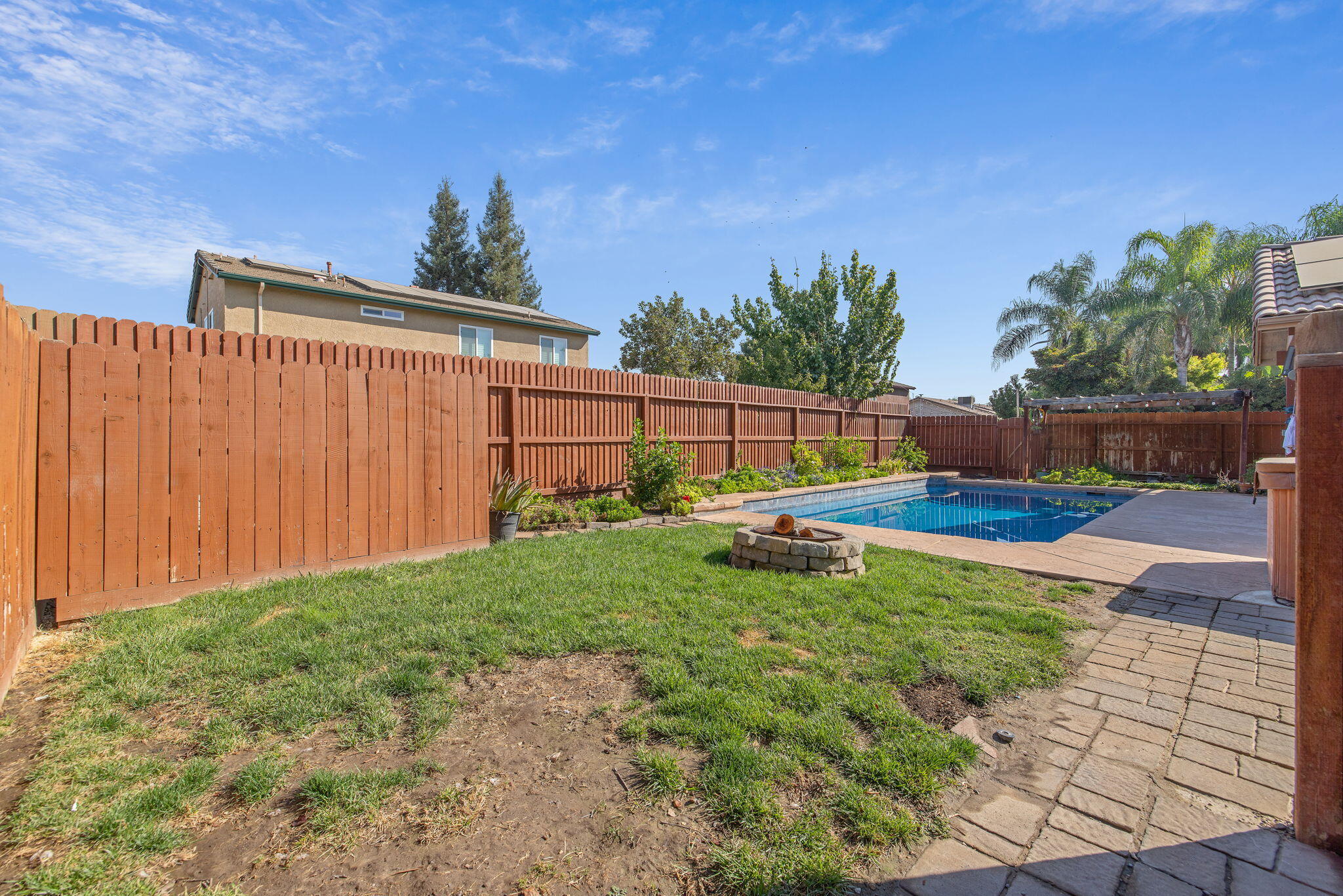 1930 E Monte Vista Ave, Visalia, CA 93292