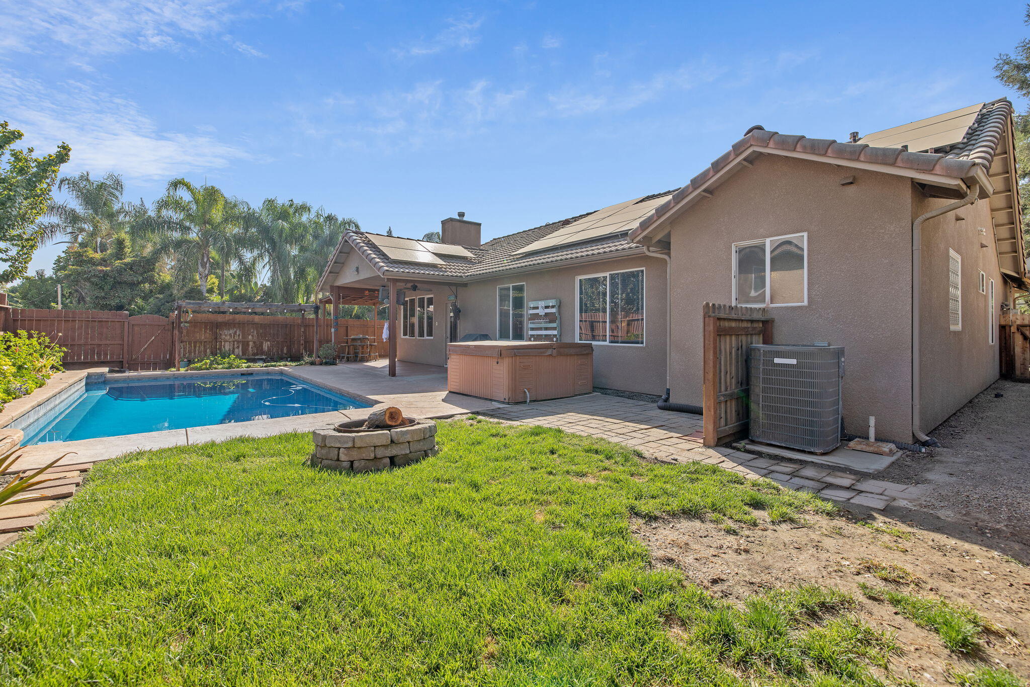 1930 E Monte Vista Ave, Visalia, CA 93292