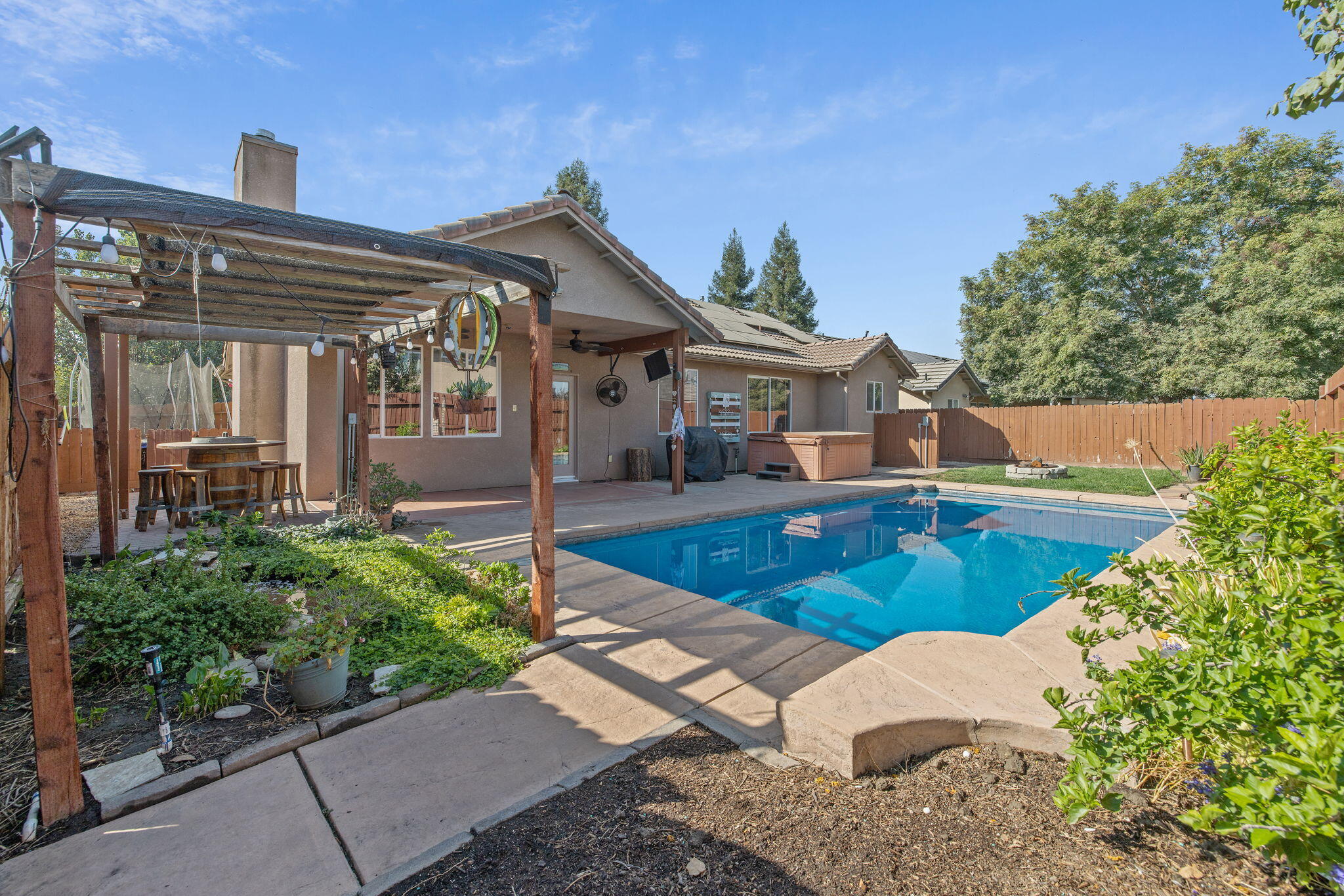1930 E Monte Vista Ave, Visalia, CA 93292