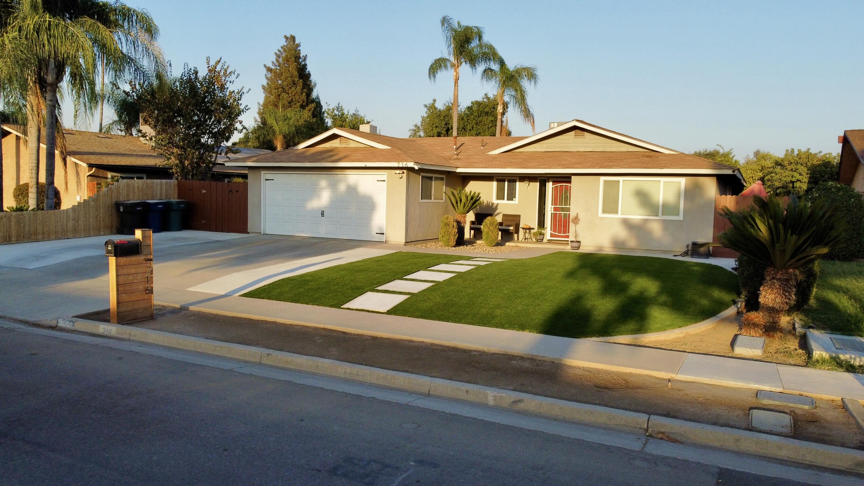 716 S Ametjian St, Tulare, CA 93274