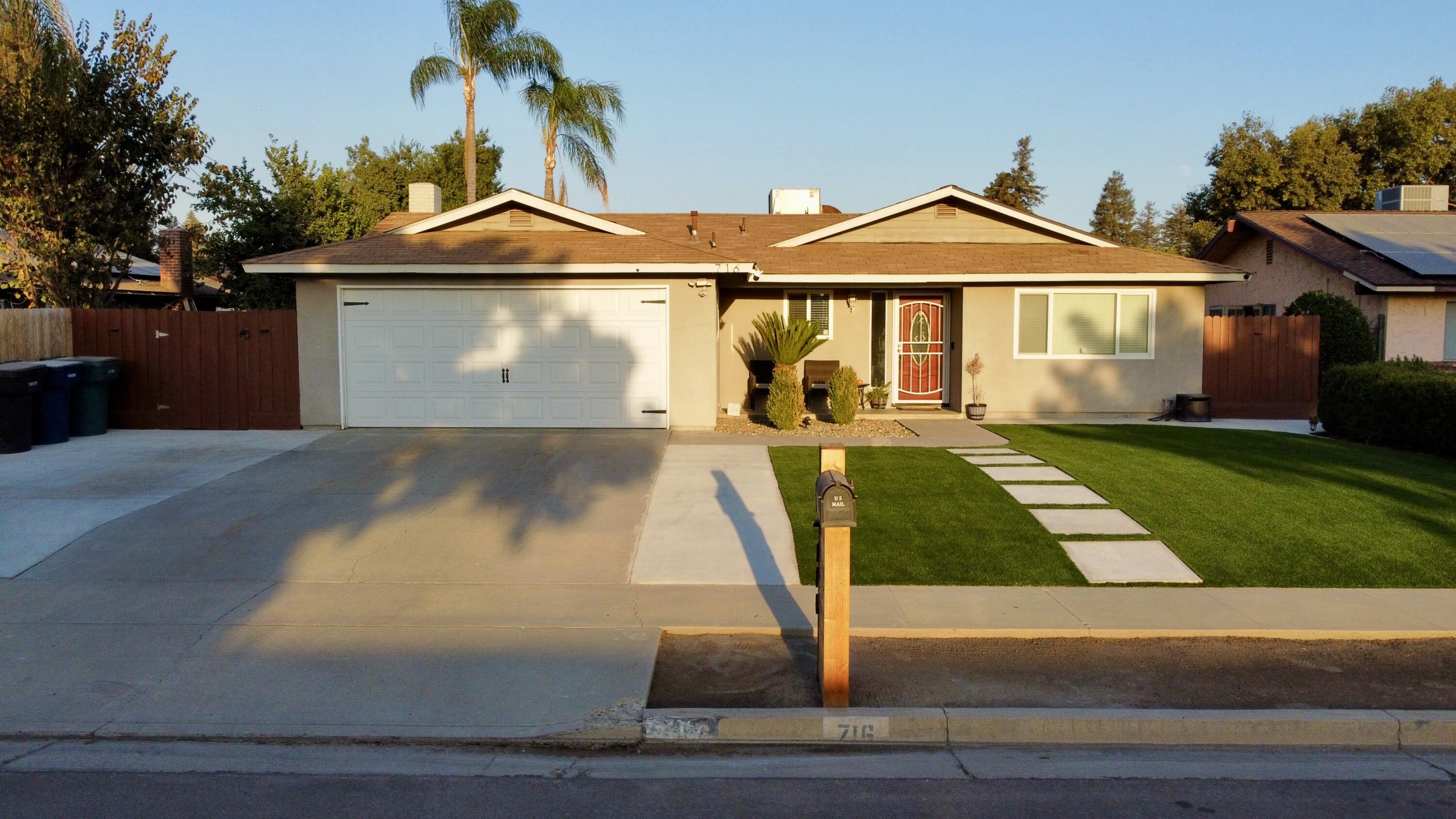 716 S Ametjian St, Tulare, CA 93274