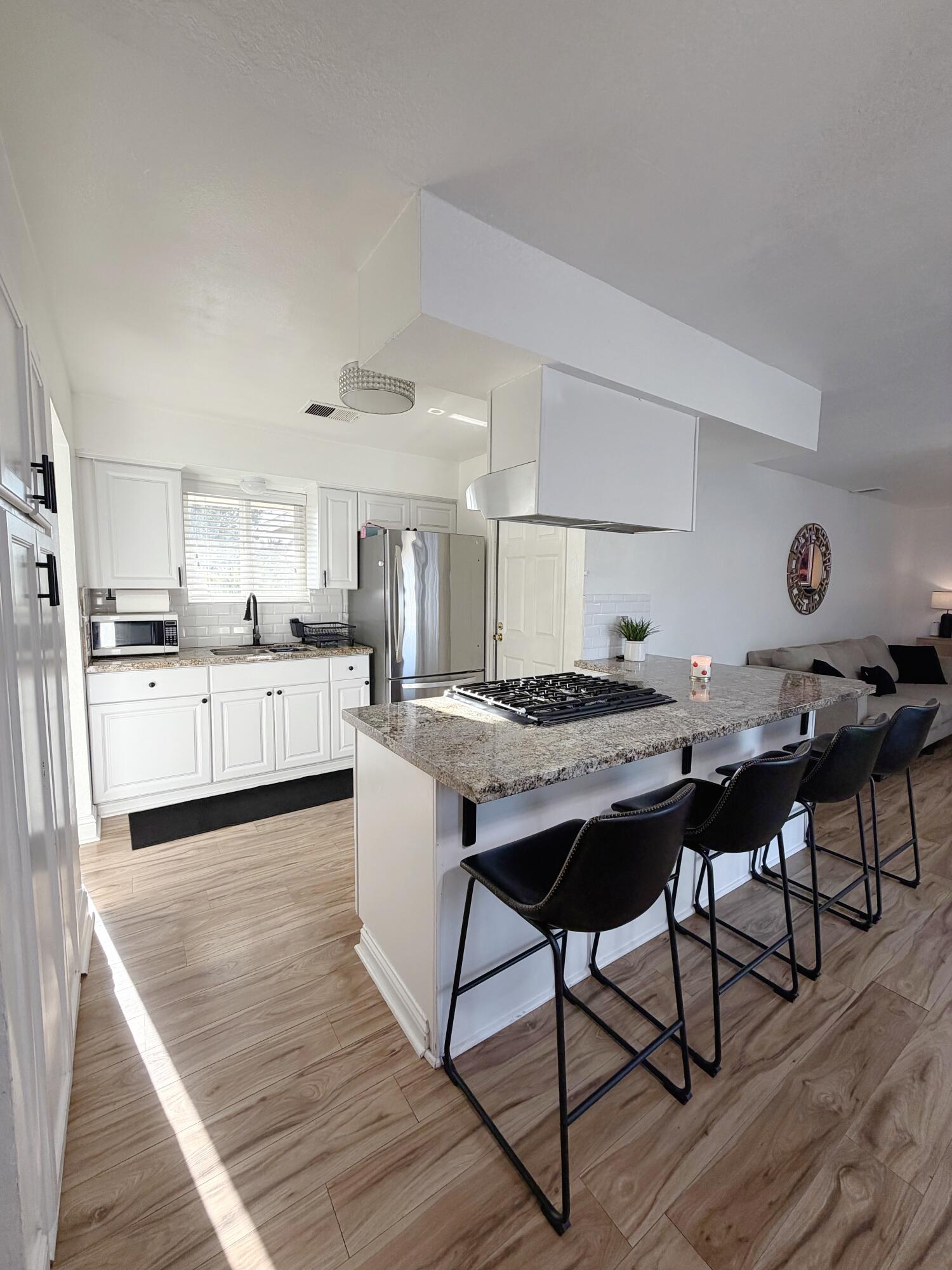 716 S Ametjian St, Tulare, CA 93274
