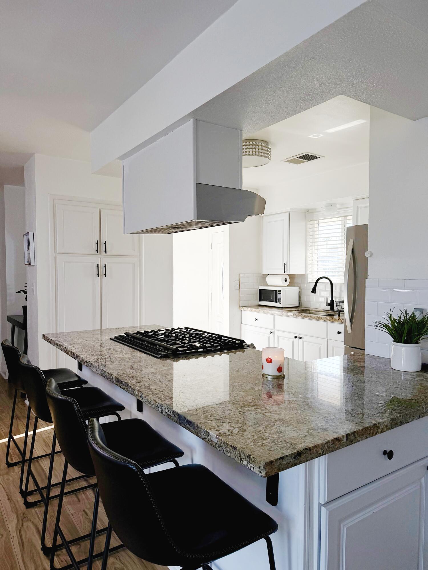716 S Ametjian St, Tulare, CA 93274