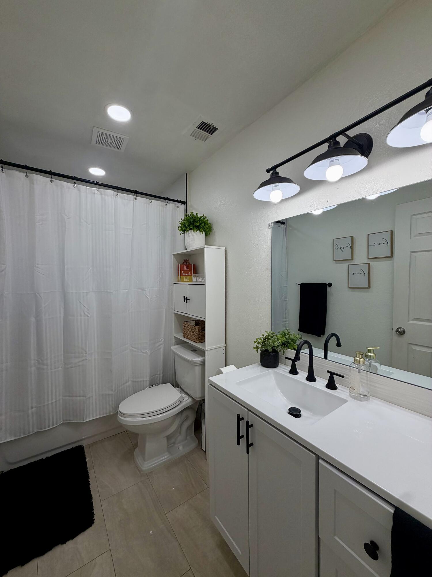 716 S Ametjian St, Tulare, CA 93274
