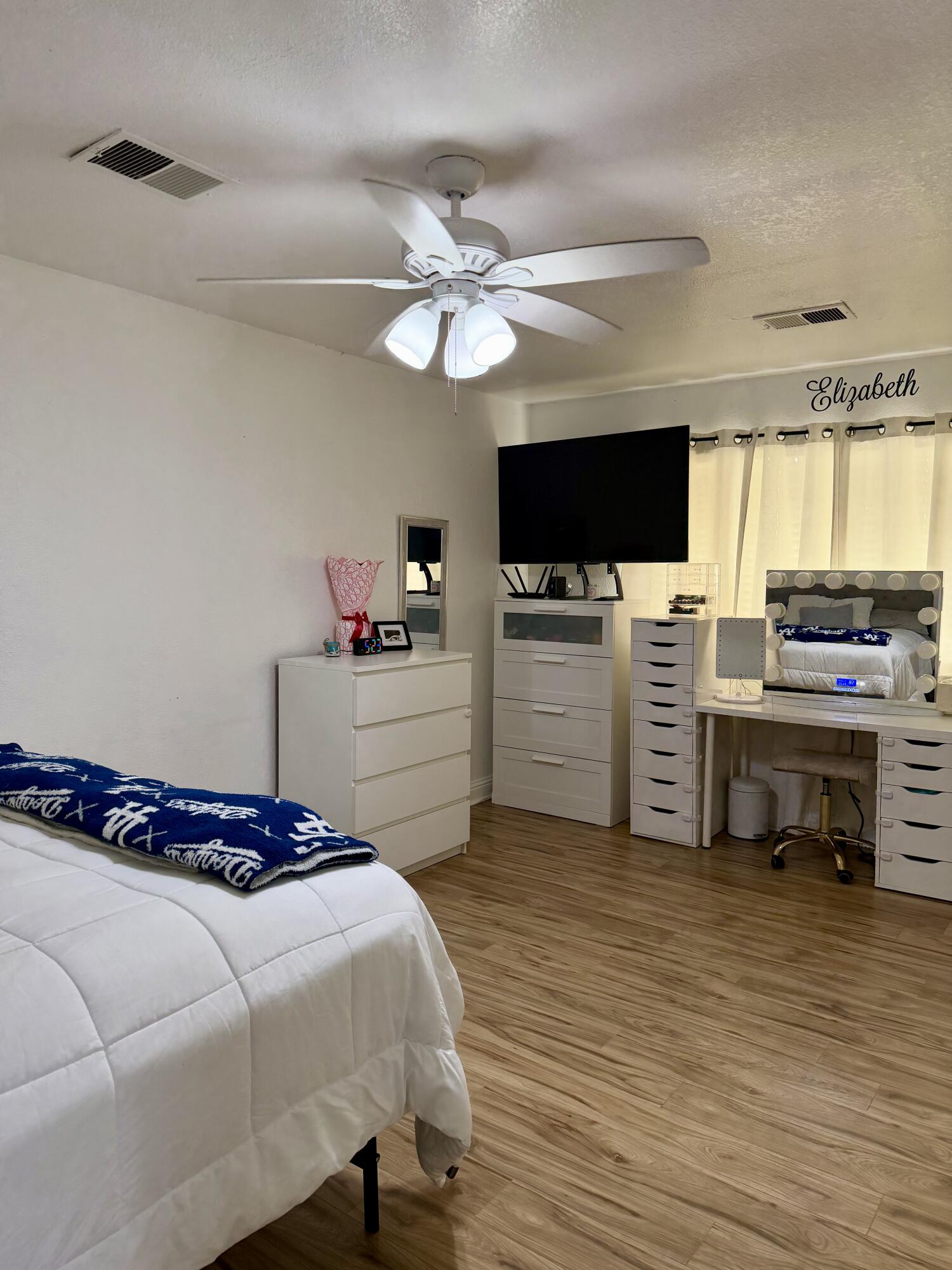 716 S Ametjian St, Tulare, CA 93274