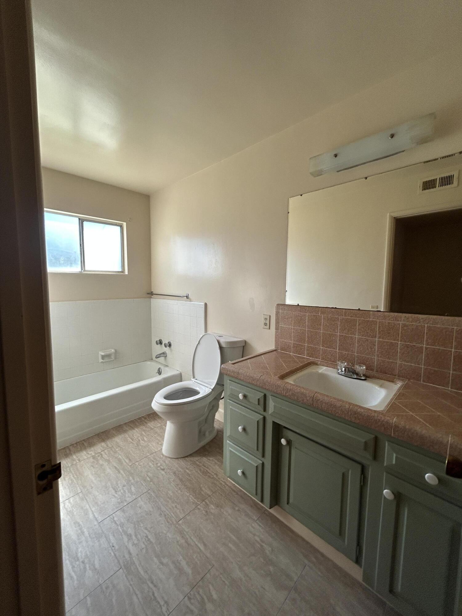 358 N Indiana St, Porterville, CA 93257