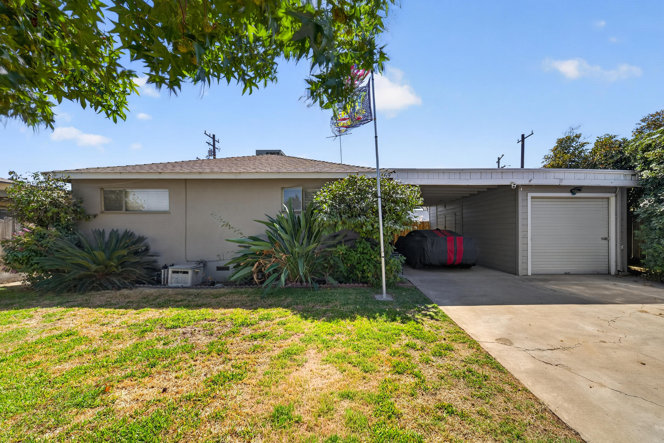 1469 E Sierra Ave, Tulare, CA 93274