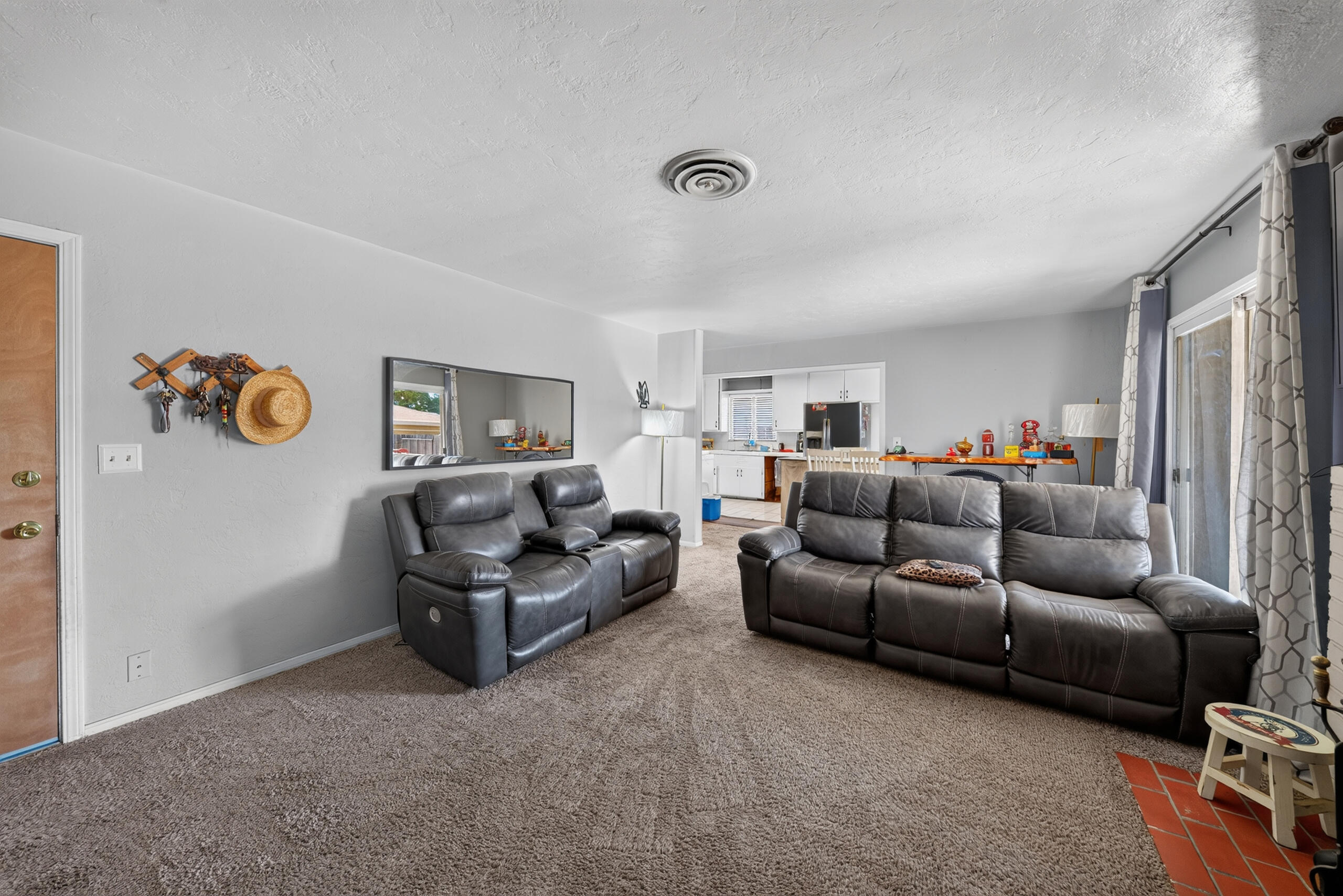 1469 E Sierra Ave, Tulare, CA 93274