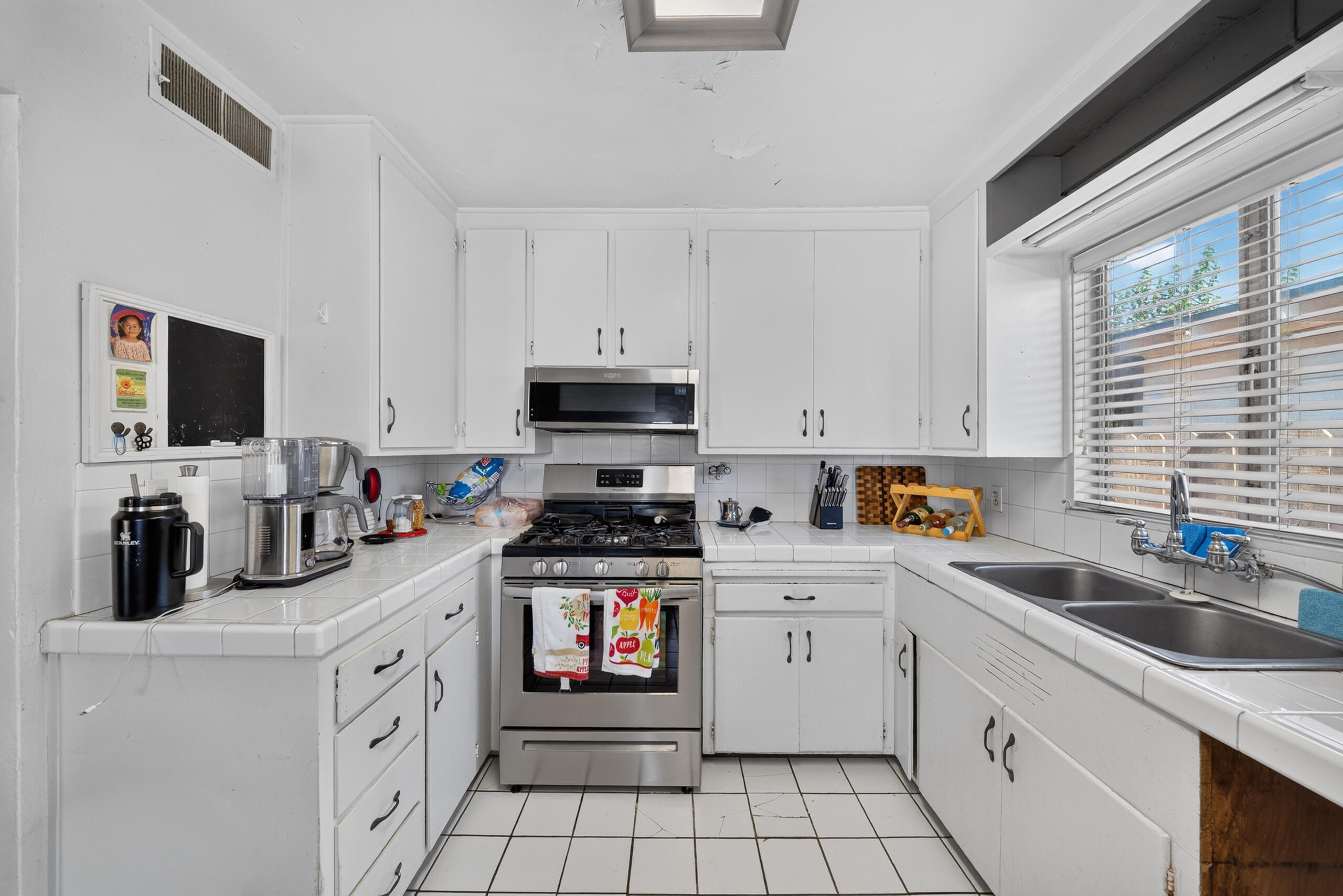 1469 E Sierra Ave, Tulare, CA 93274