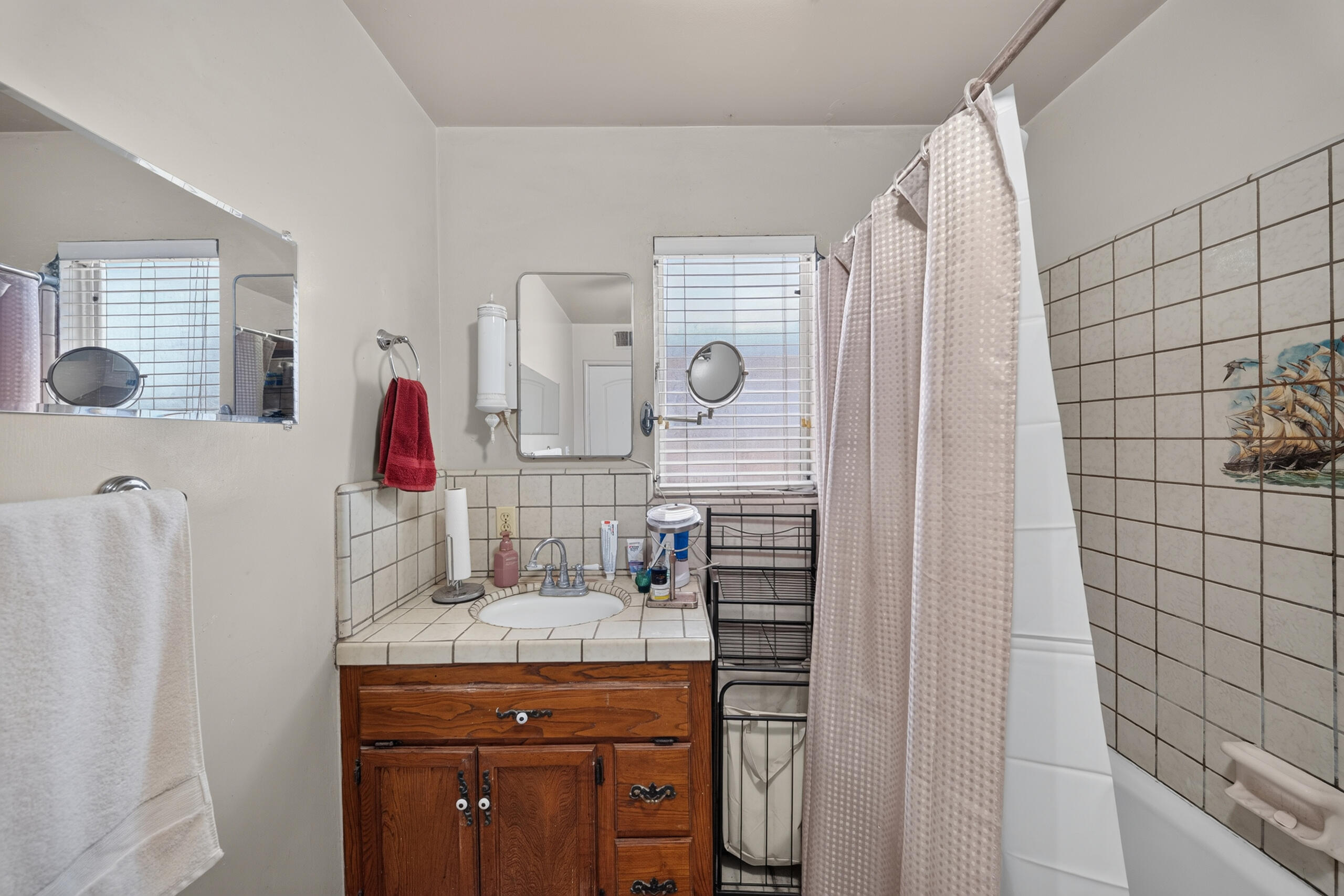 1469 E Sierra Ave, Tulare, CA 93274