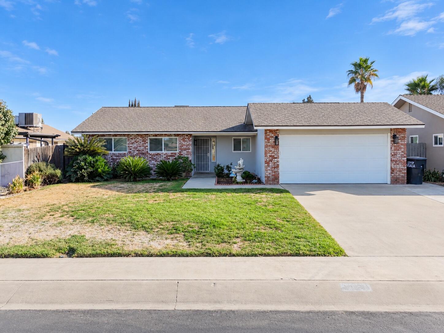 3721 W Country Ave, Visalia, CA 93277