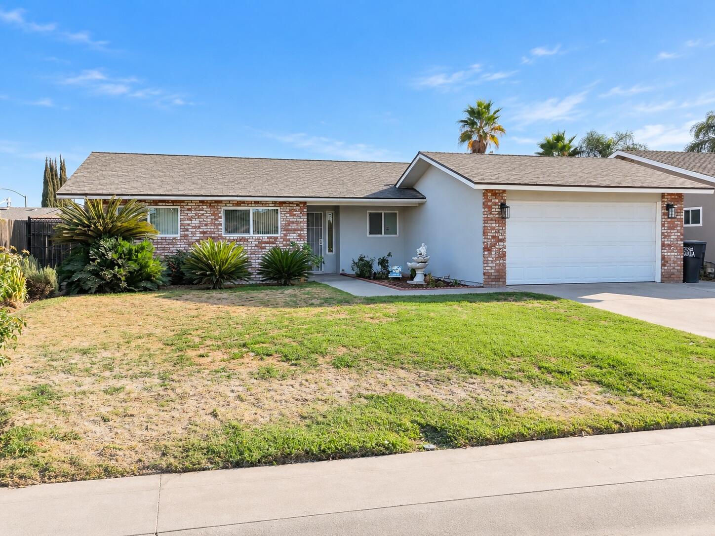 3721 W Country Ave, Visalia, CA 93277
