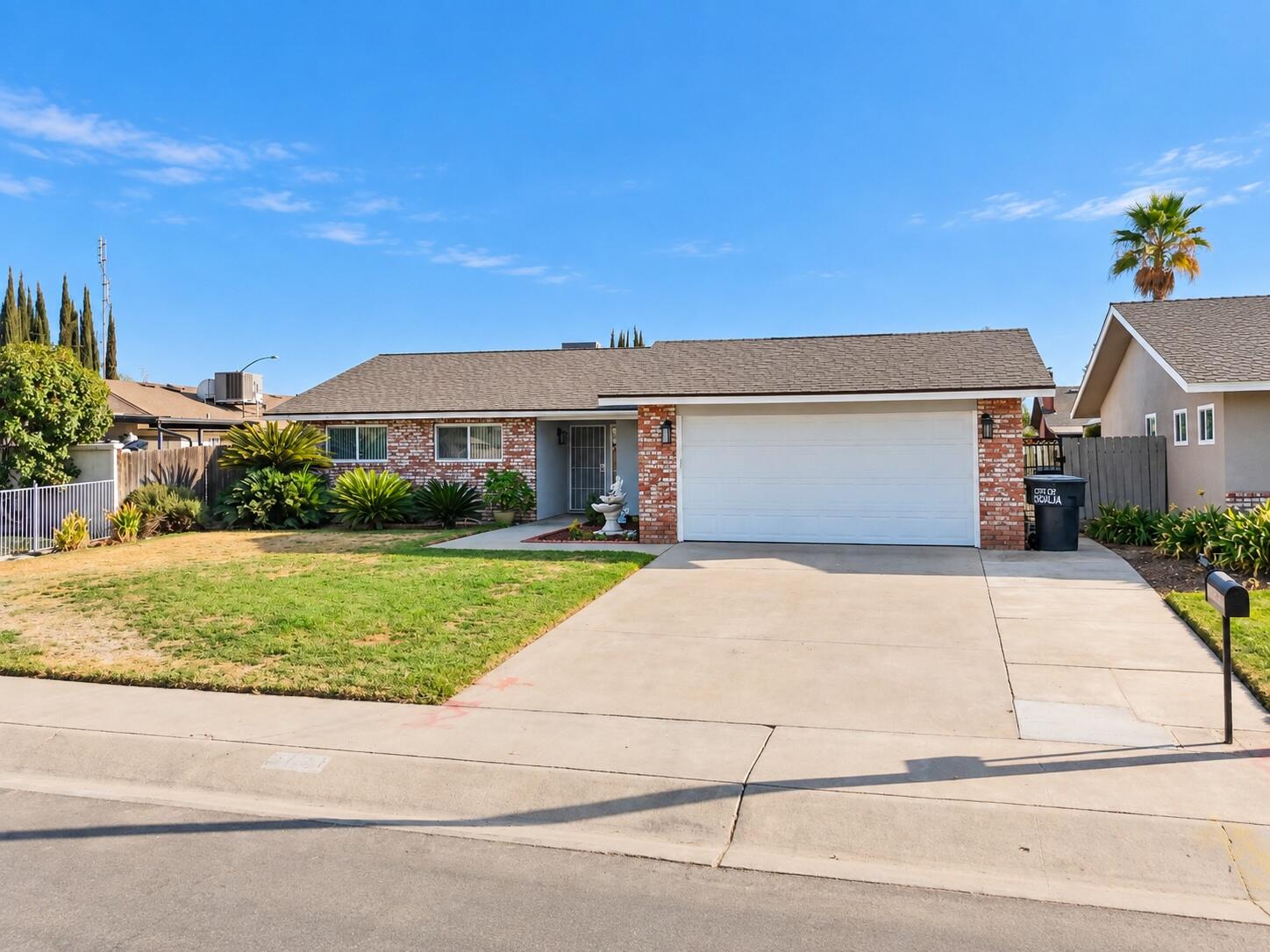 3721 W Country Ave, Visalia, CA 93277