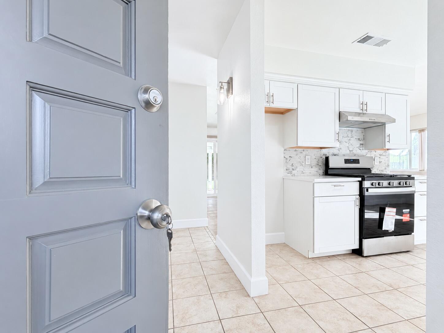 3721 W Country Ave, Visalia, CA 93277