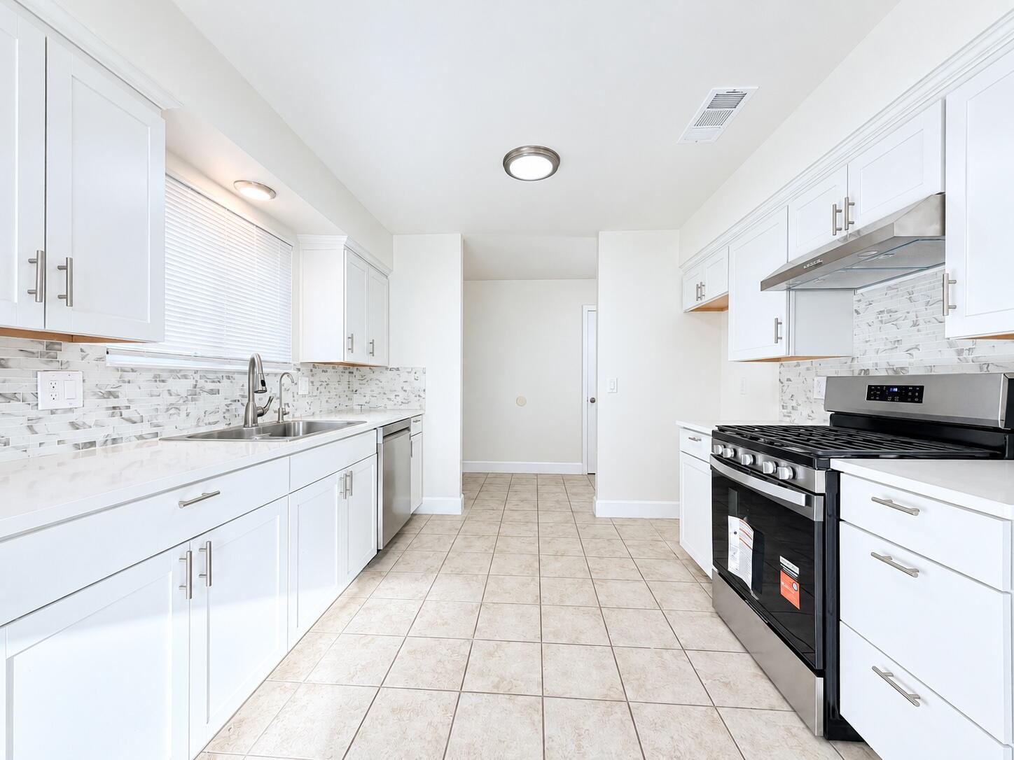 3721 W Country Ave, Visalia, CA 93277