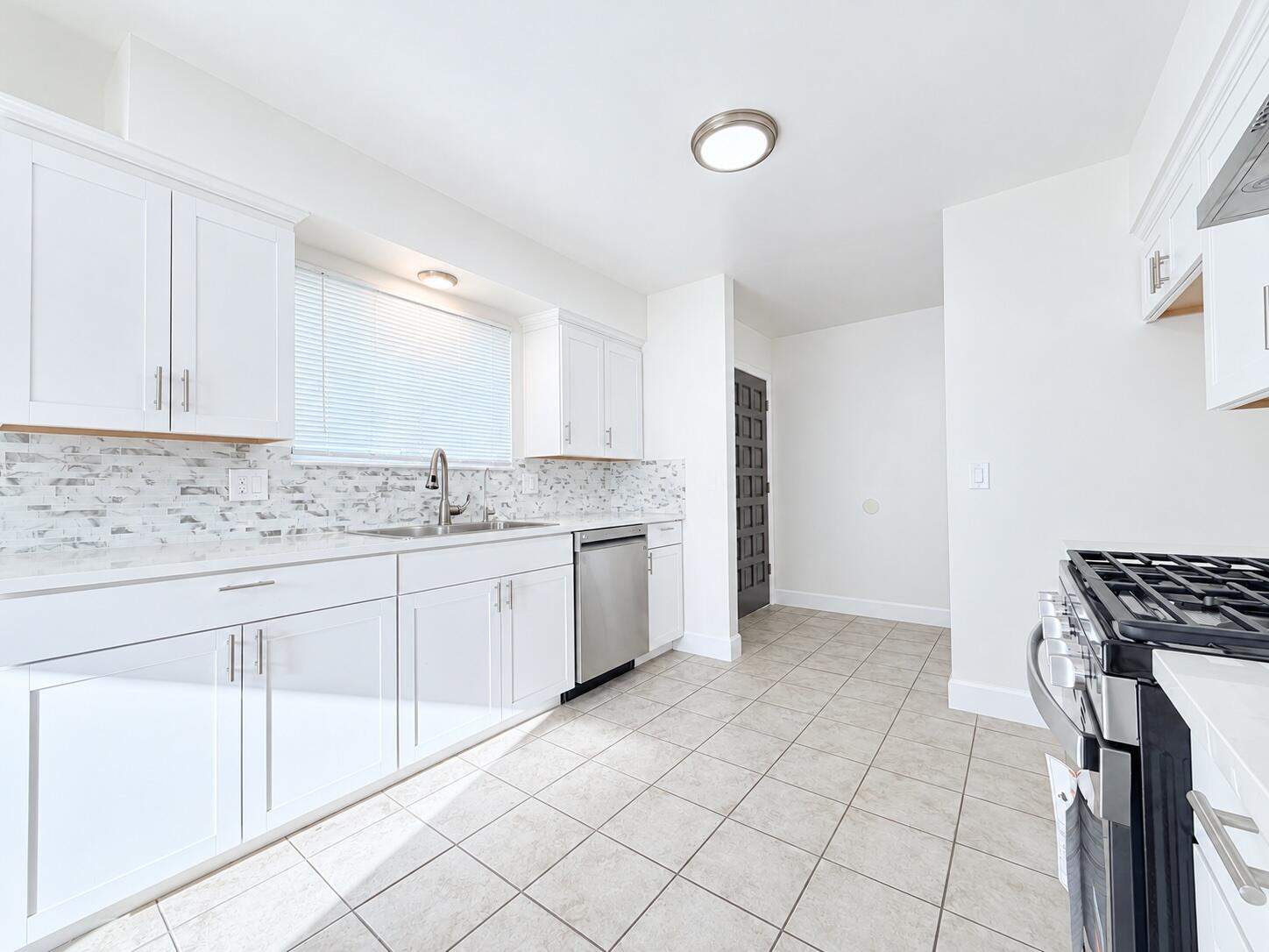 3721 W Country Ave, Visalia, CA 93277