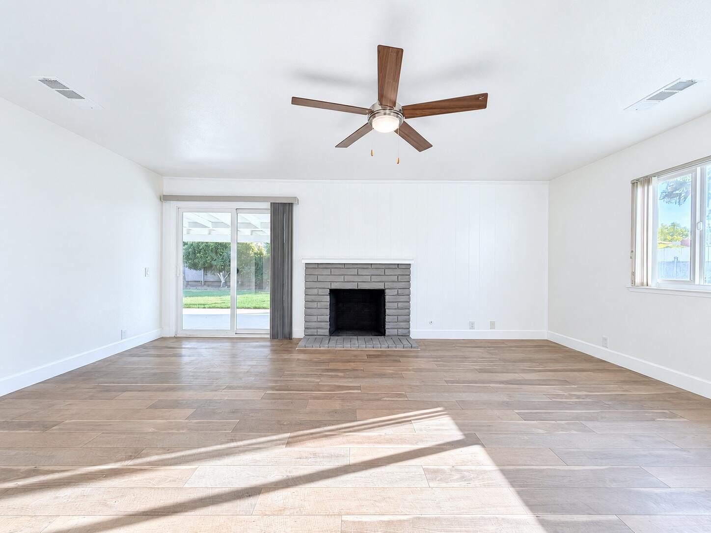 3721 W Country Ave, Visalia, CA 93277