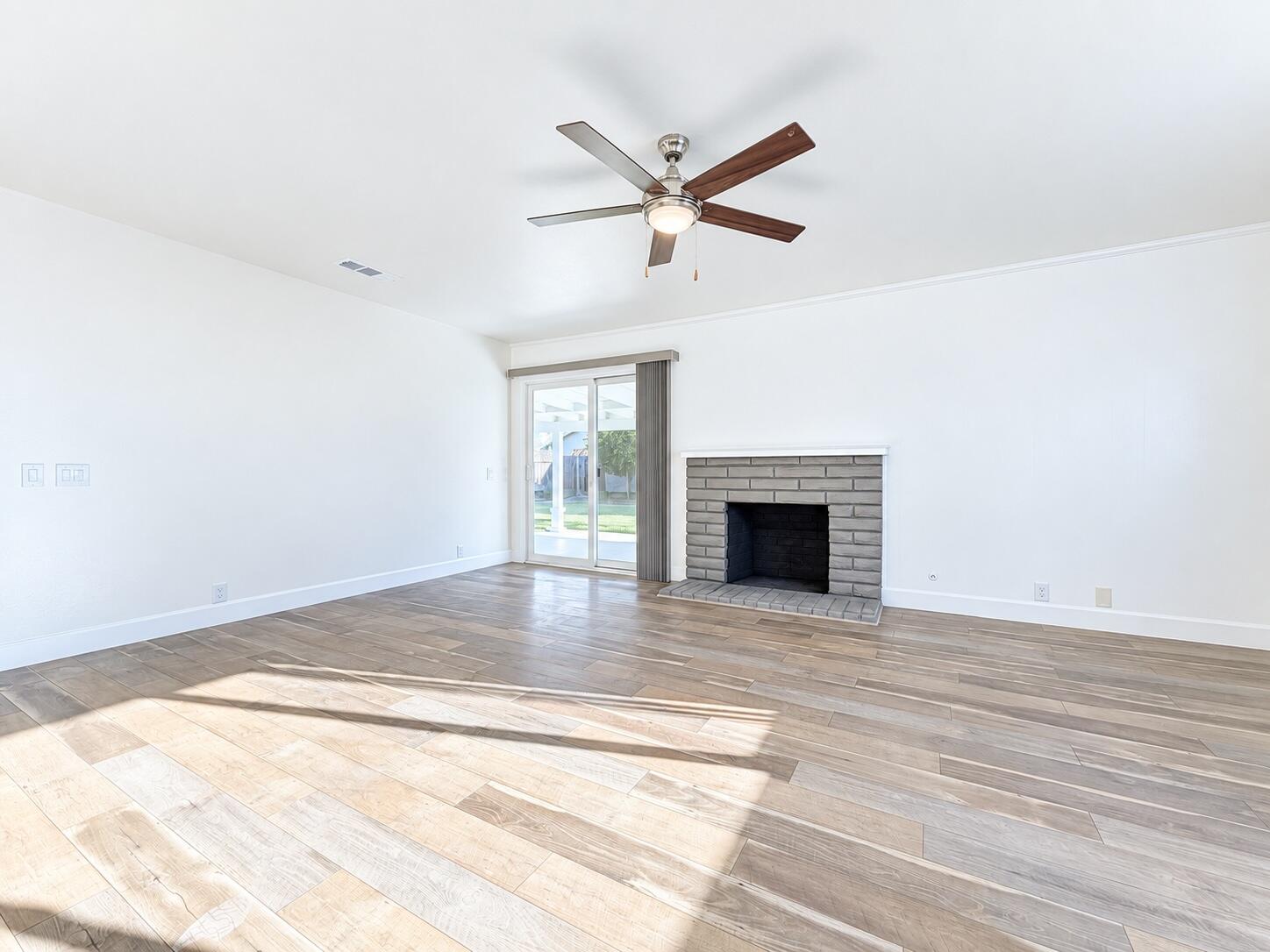 3721 W Country Ave, Visalia, CA 93277