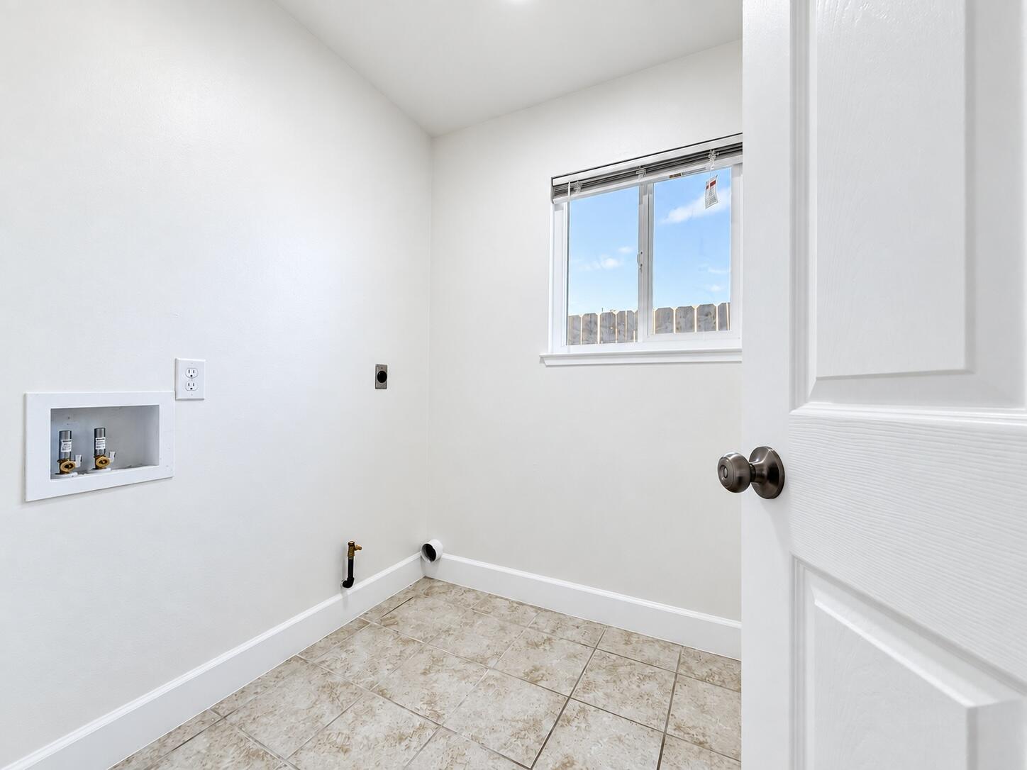3721 W Country Ave, Visalia, CA 93277