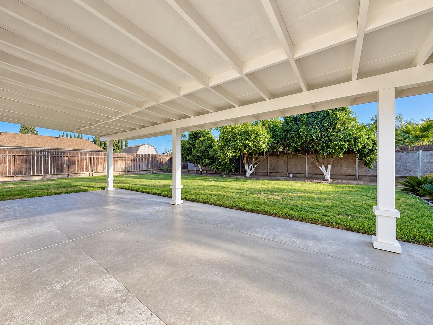 3721 W Country Ave, Visalia, CA 93277